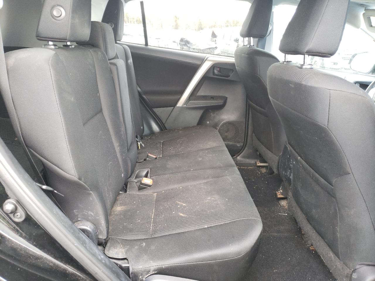 Photo 6 from auction – 2015 TOYOTA RAV4 LE with VIN 2T3BFREV1FW379143