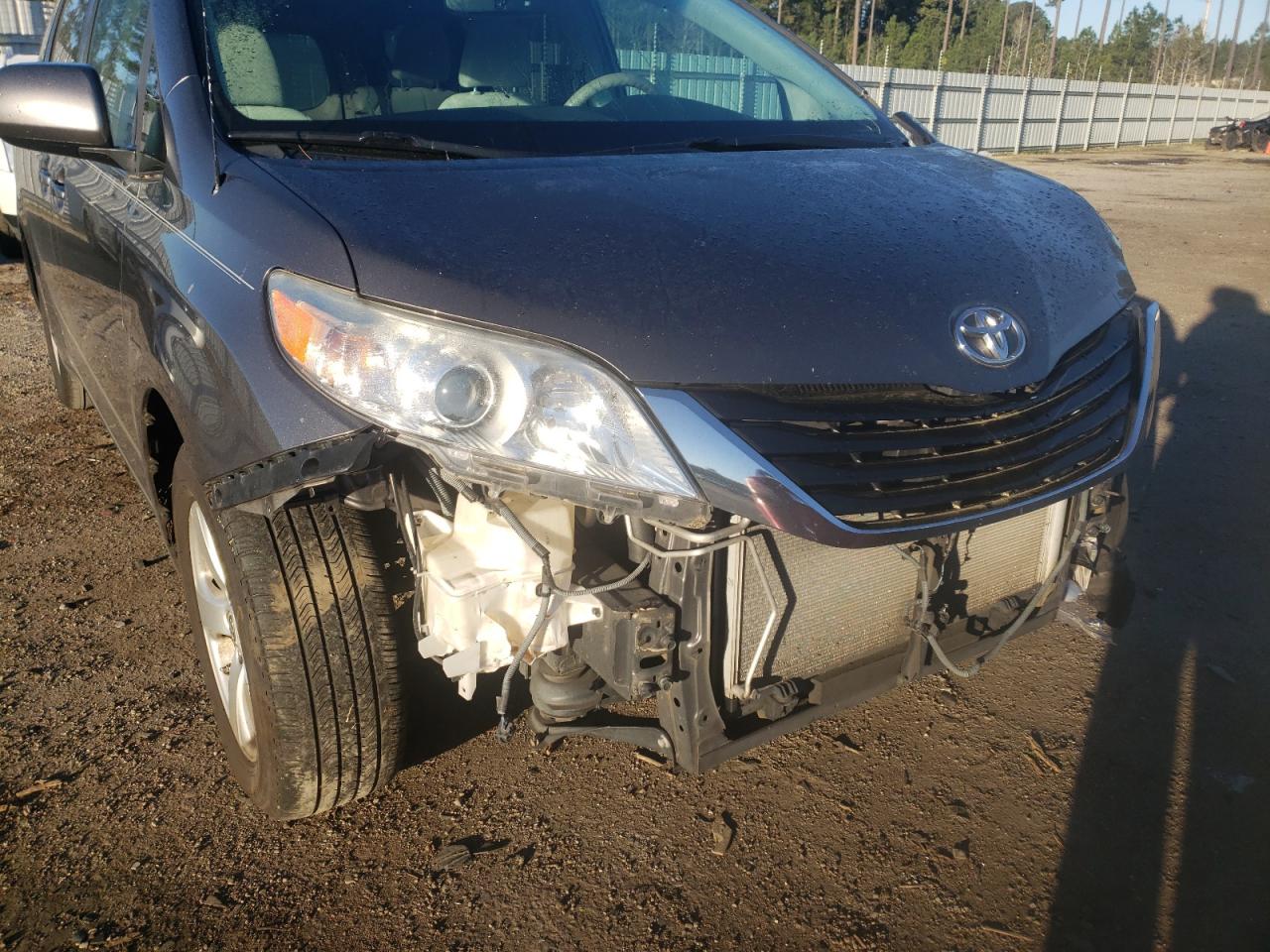 Photo 9 from auction – 2012 TOYOTA SIENNA LE with VIN 5TDKK3DC1CS210889