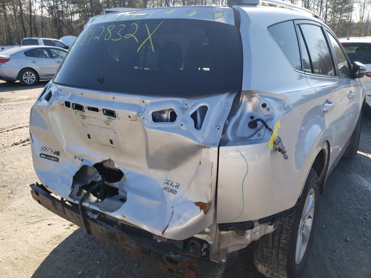 Photo 9 from auction – 2013 TOYOTA RAV4 XLE with VIN JTMRFREV8DD004472