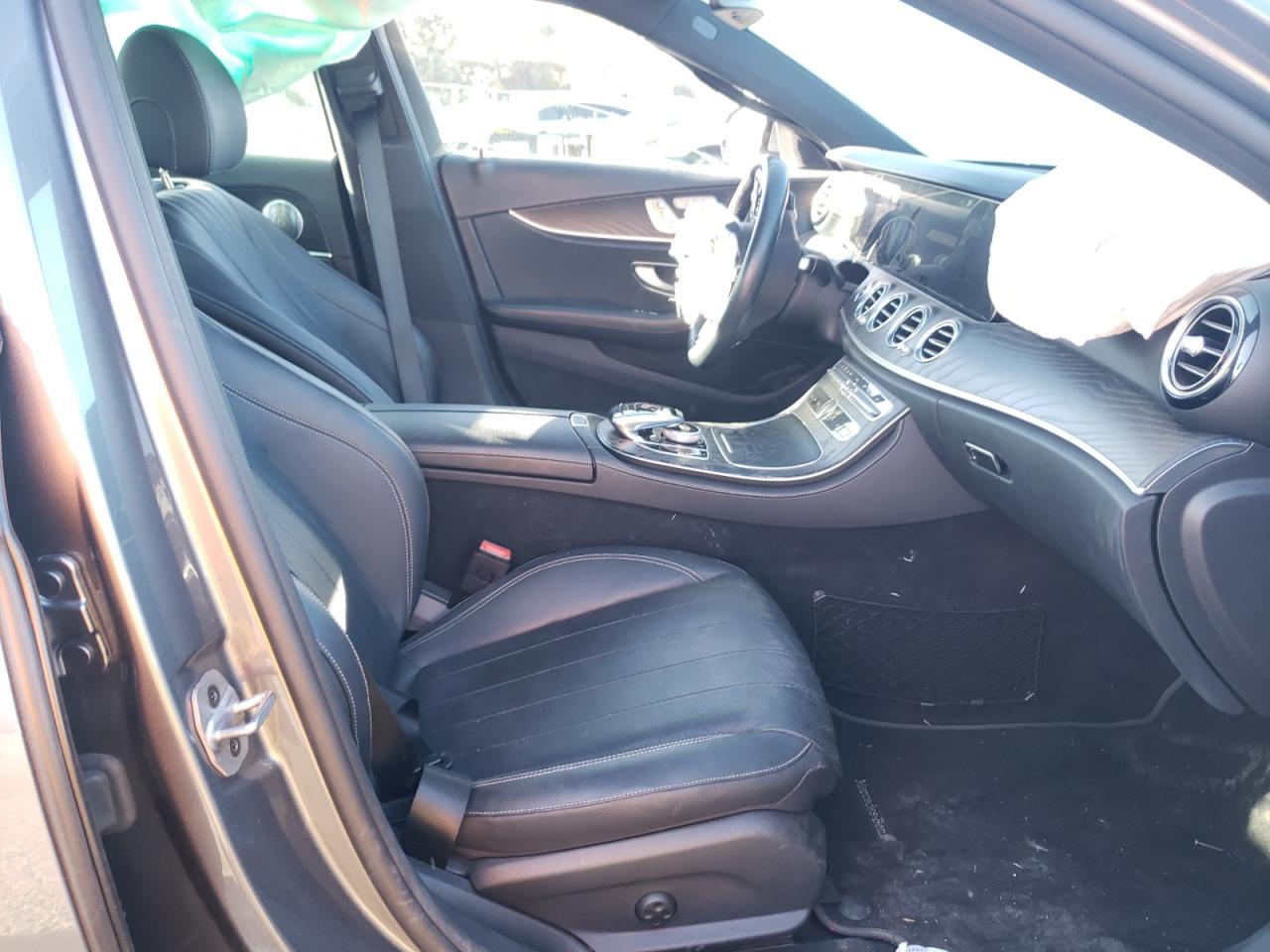 Photo 5 from auction – 2020 MERCEDES-BENZ E 350 with VIN WDDZF8DB0LA732701
