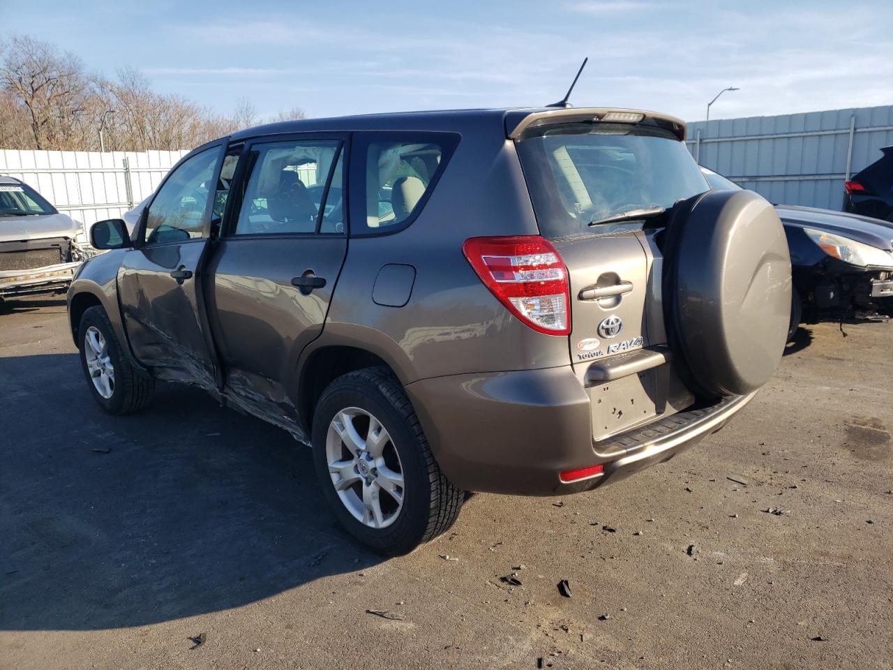 Photo 3 from auction – 2010 TOYOTA RAV4 with VIN JTMBF4DVXA5021480