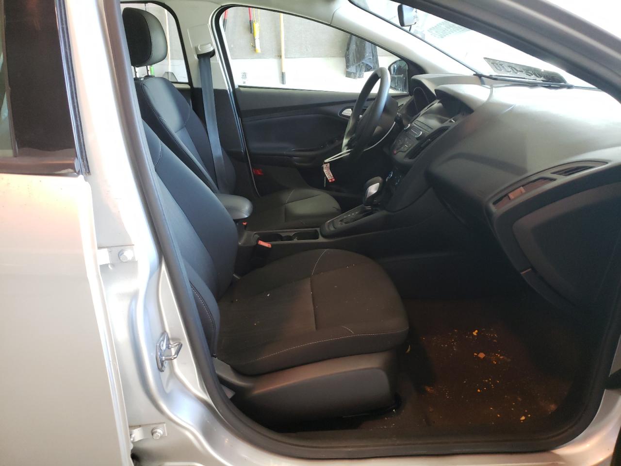 Photo 5 from auction – 2018 FORD FOCUS SE with VIN 1FADP3K27JL231481