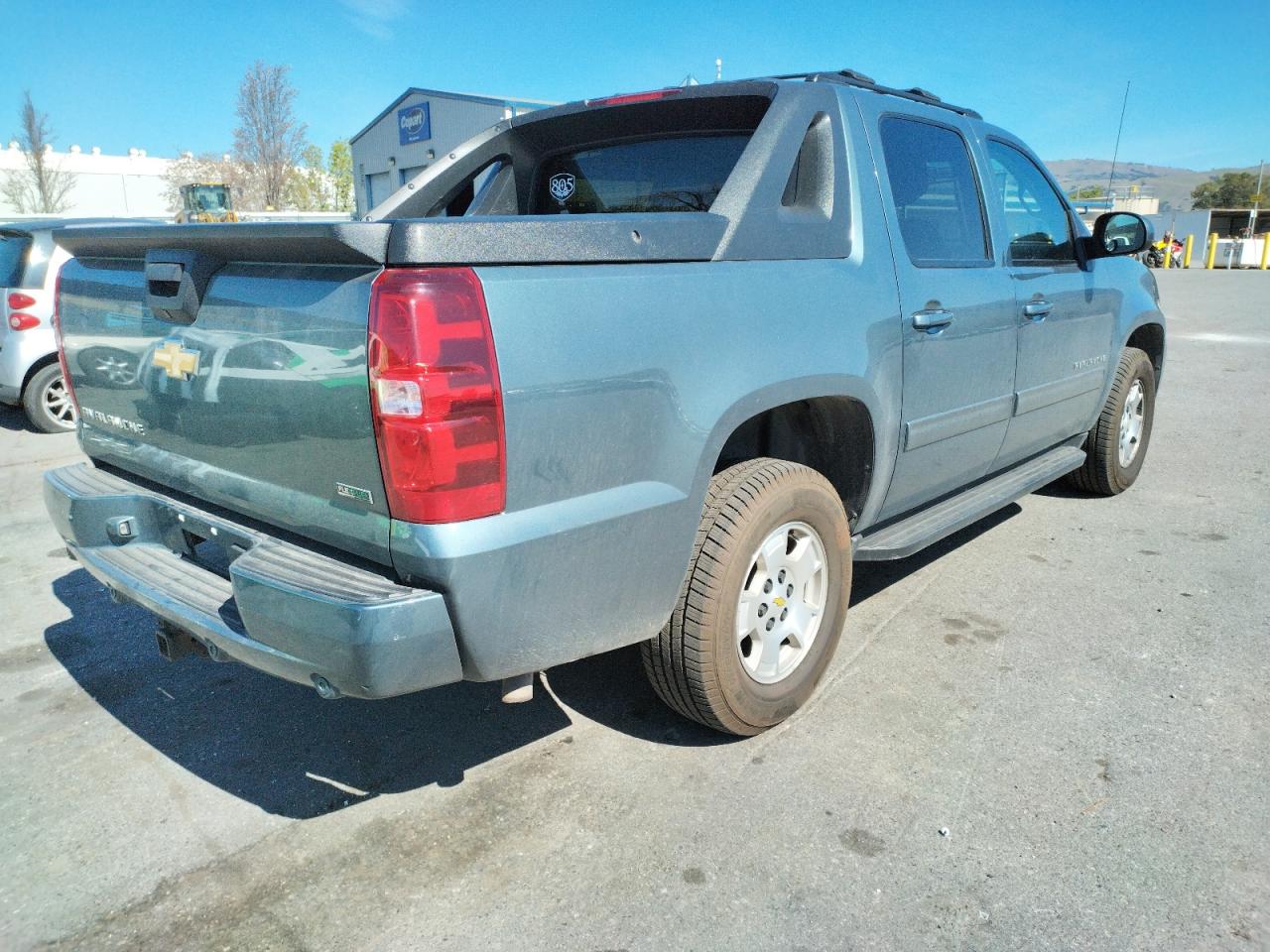 Photo 4 from auction – 2011 CHEVROLET AVALANCHE with VIN 3GNTKEE34BG382241