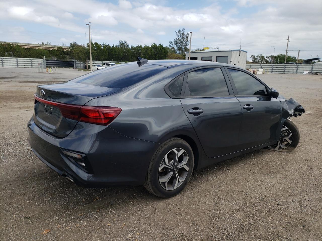 Photo 4 from auction – 2019 KIA FORTE FE with VIN 3KPF24AD6KE099771