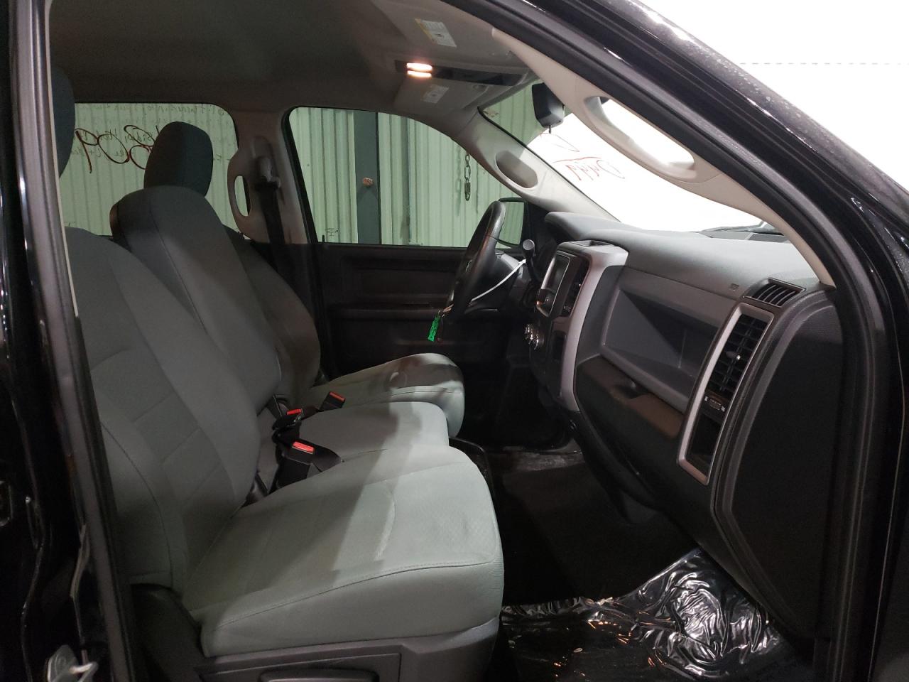 Photo 5 from auction – 2014 RAM 1500 ST with VIN 3C6RR7KT6EG310449