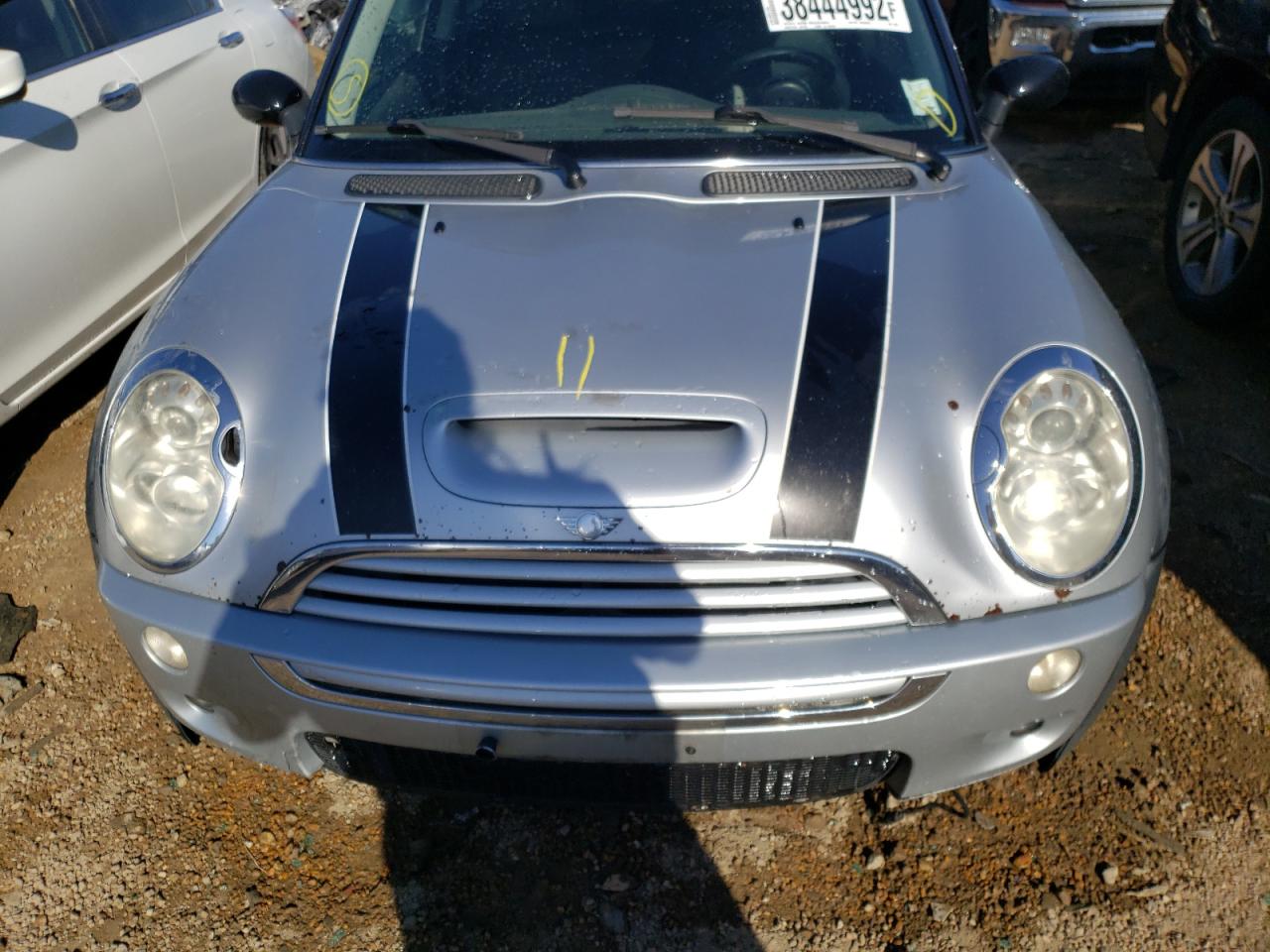 Photo 9 from auction – 2006 MINI COOPER S with VIN WMWRE335X6TL16947