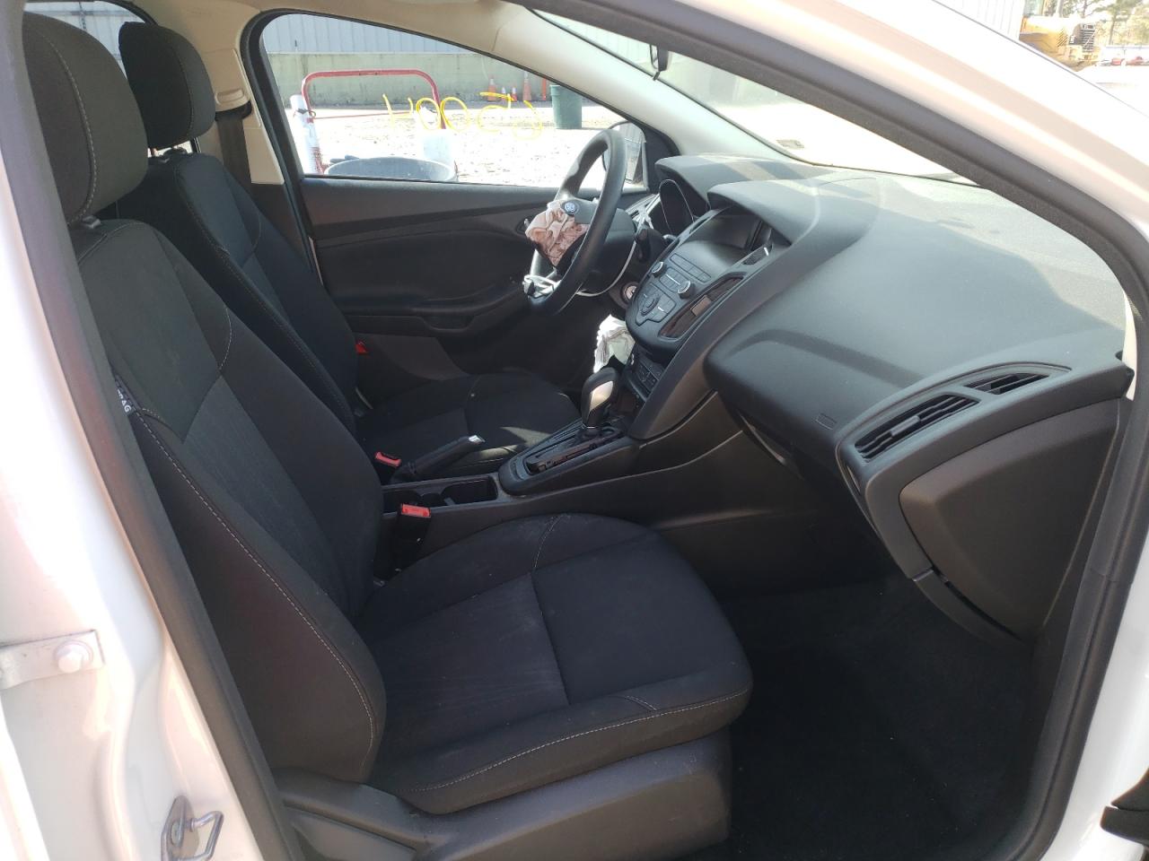 Photo 5 from auction – 2018 FORD FOCUS S with VIN 1FADP3E24JL204072
