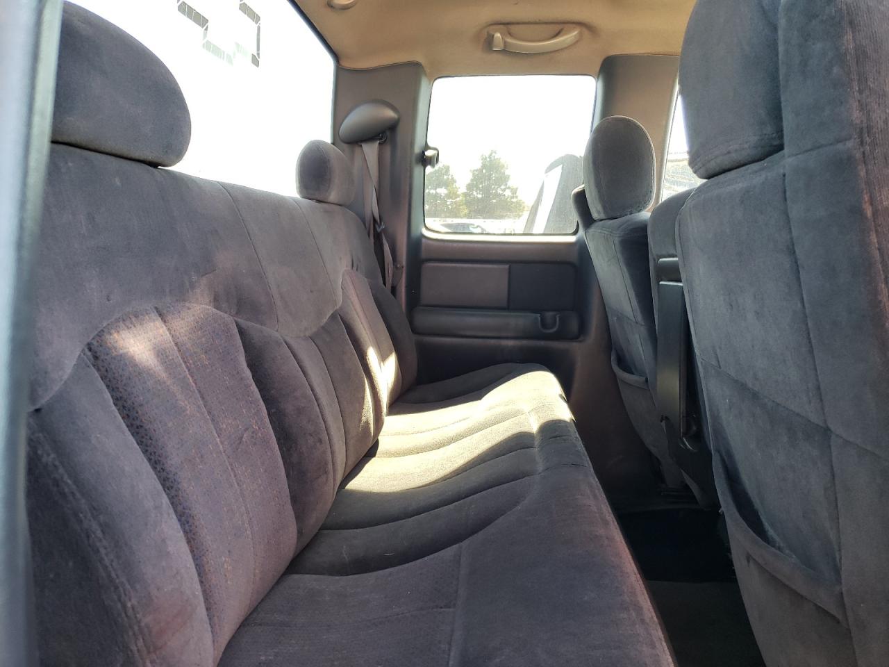 Photo 6 from auction – 2000 CHEVROLET SILVERADO with VIN 1GCEC19V8YZ186704