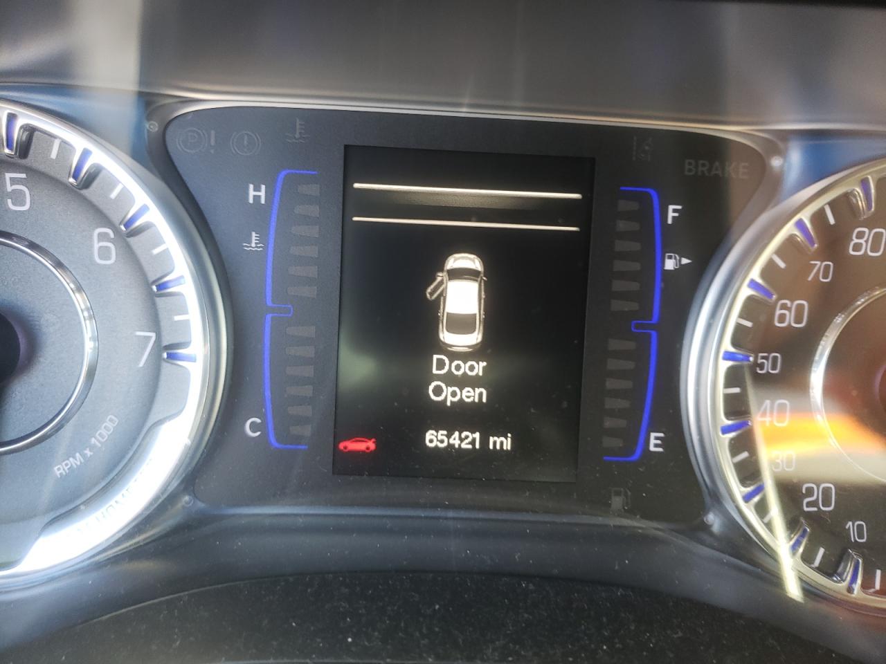 Photo 8 from auction – 2015 CHRYSLER 200 LIMITE with VIN 1C3CCCAB4FN599653