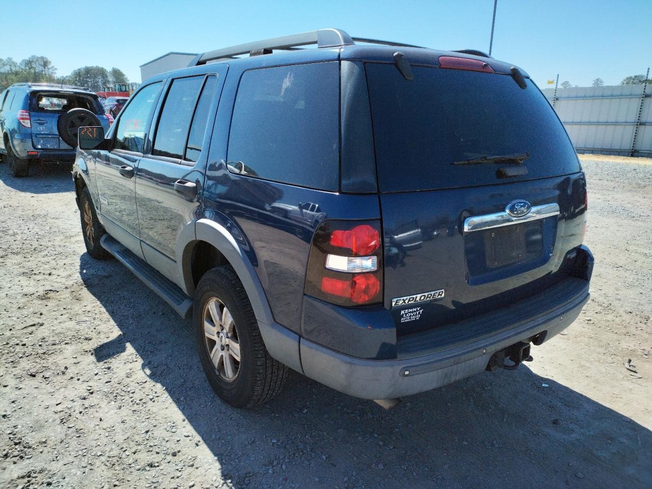 Photo 3 from auction – 2006 FORD EXPLORER X with VIN 1FMEU63E86UA12737
