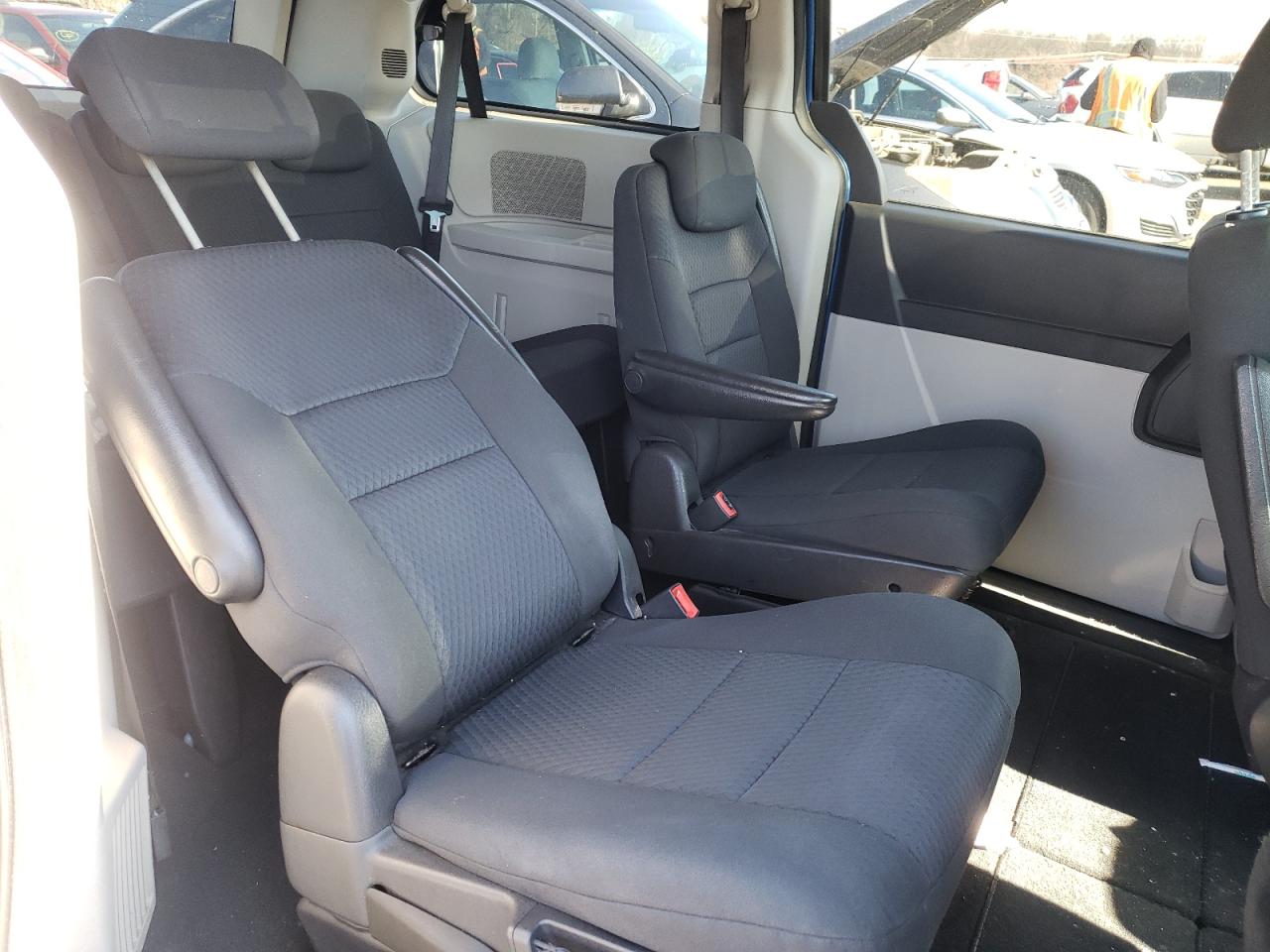 Photo 6 from auction – 2010 DODGE GRAND CARA with VIN 2D4RN5D12AR202955