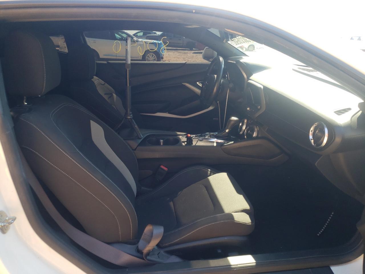 Photo 5 from auction – 2017 CHEVROLET CAMARO LT with VIN 1G1FB1RX5H0136445