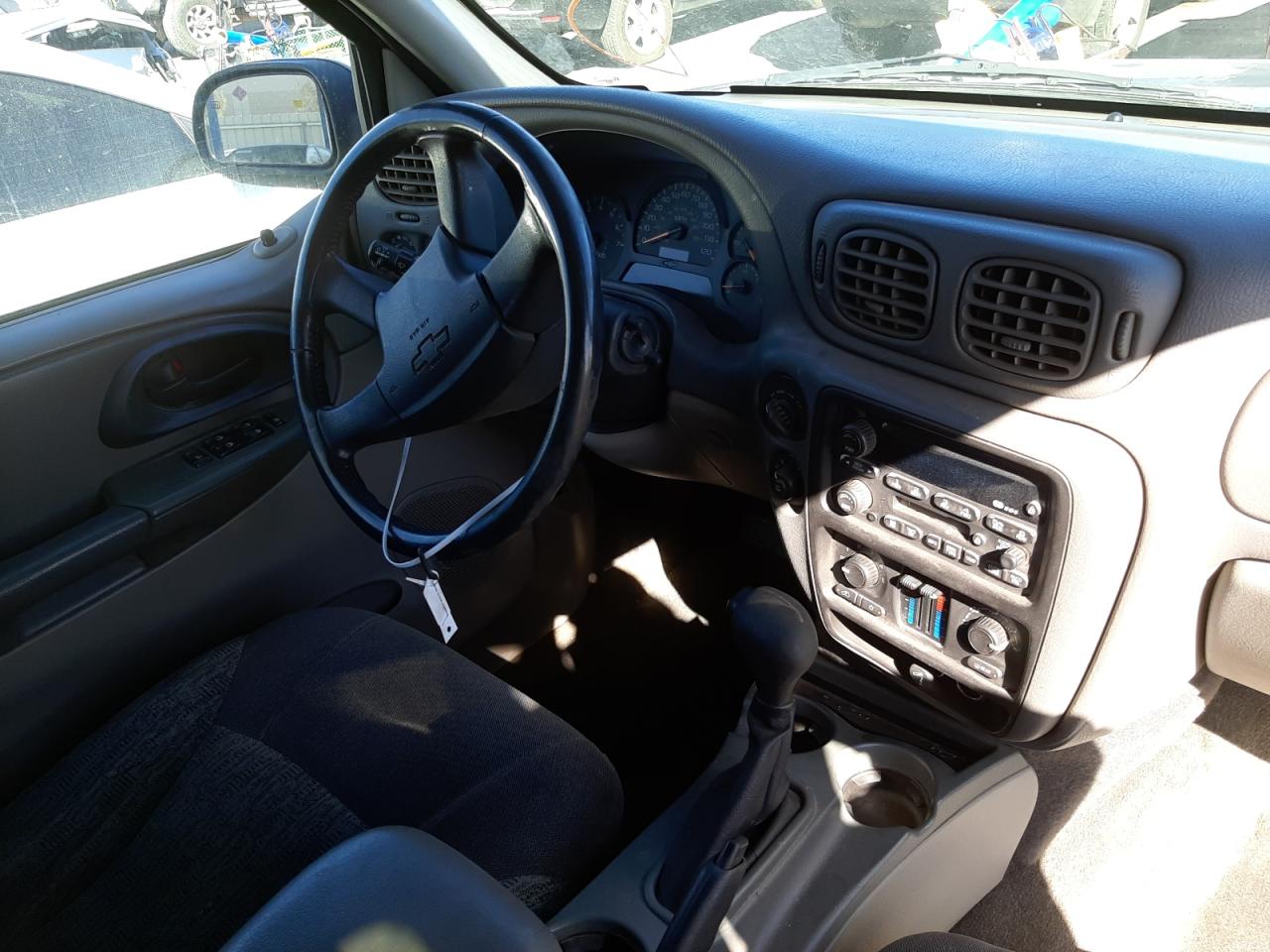 Photo 9 from auction – 2003 CHEVROLET TRAILBLAZE with VIN 1GNDT13S332229218