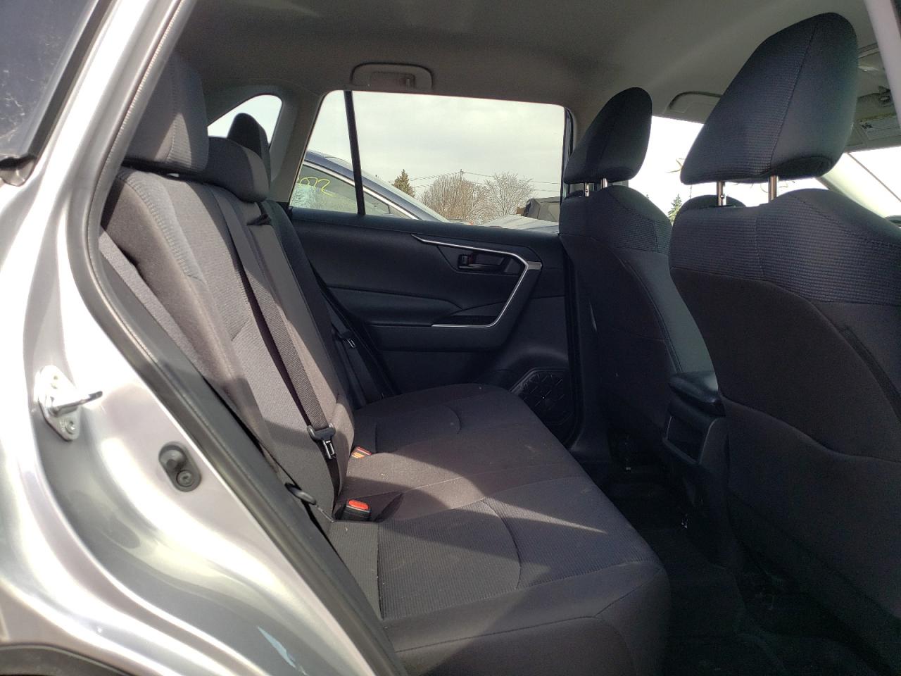 Photo 6 from auction – 2020 TOYOTA RAV4 LE with VIN 2T3F1RFV7LC085466