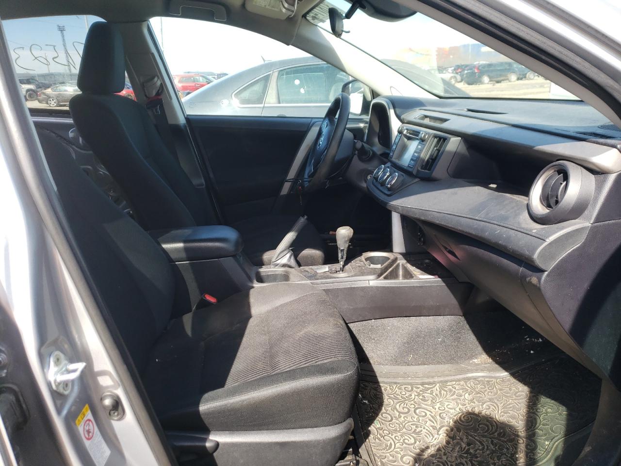 Photo 5 from auction – 2017 TOYOTA RAV4 LE with VIN 2T3BFREV1HW627202