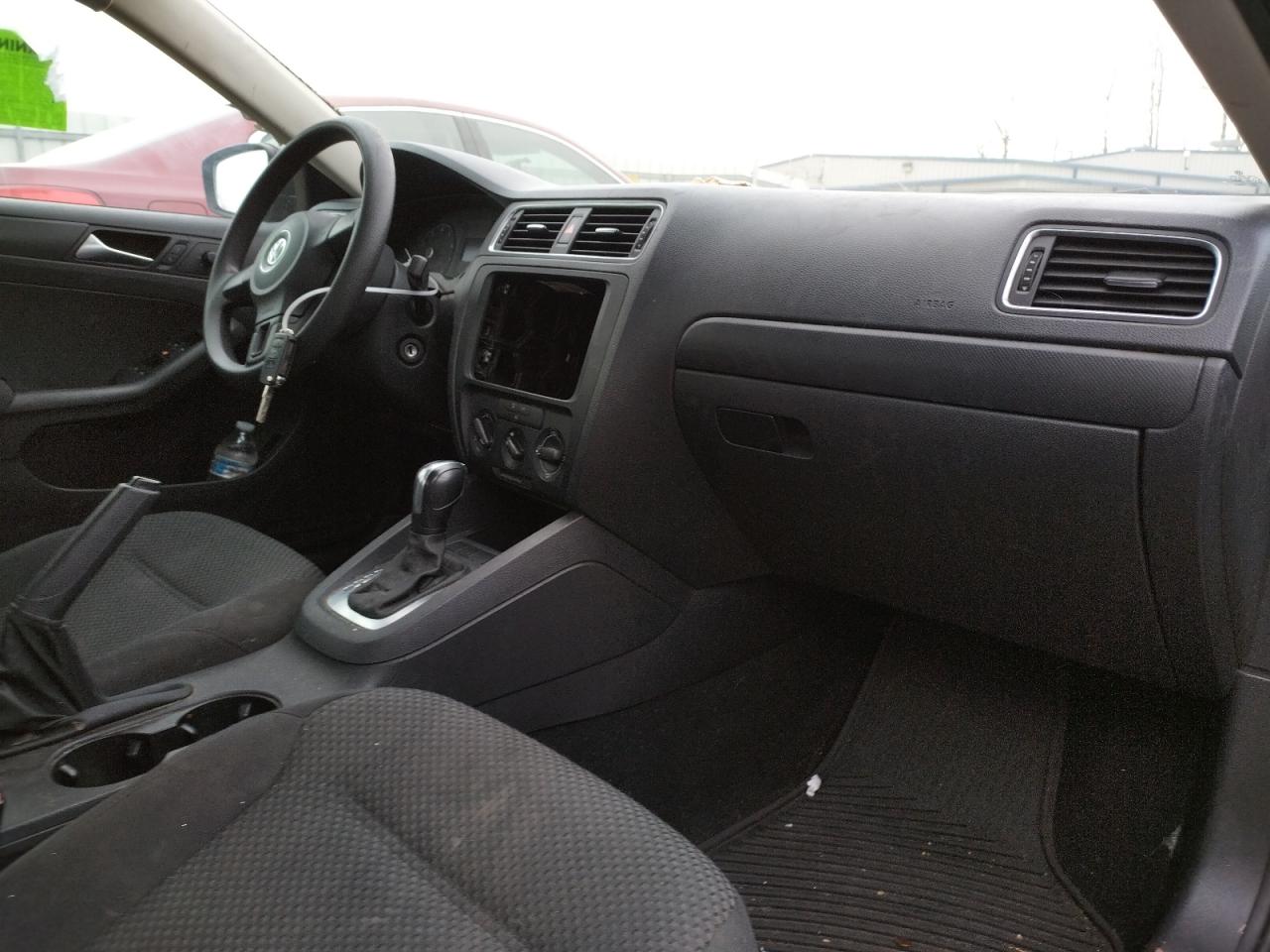 Photo 9 from auction – 2011 VOLKSWAGEN JETTA BASE with VIN 3VW2K7AJ2BM058515