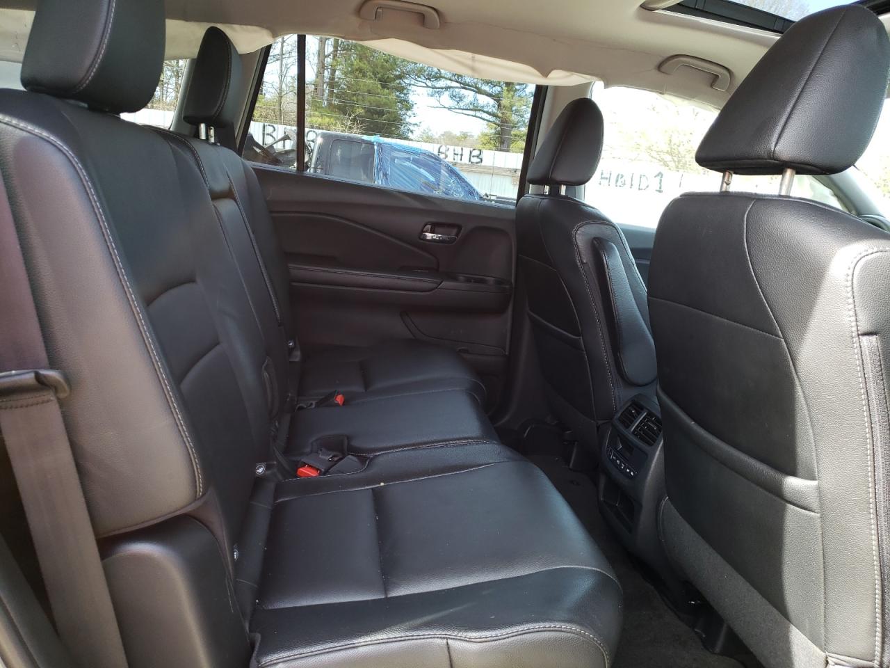 Photo 6 from auction – 2016 HONDA PILOT EXL with VIN 5FNYF6H59GB022885