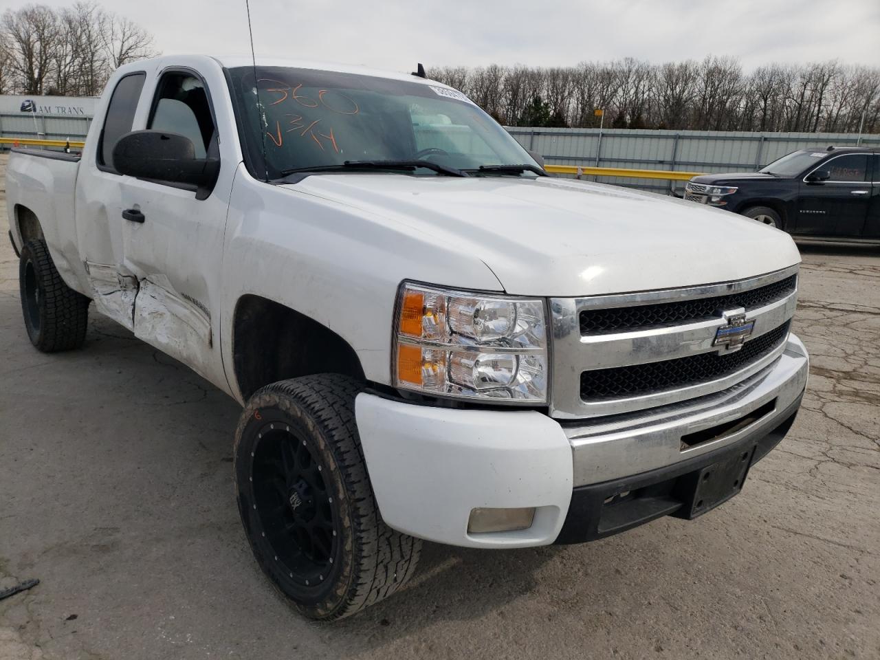 CHEVROLET SILVERADO 2011 with VIN 1GCRCSE29BZ128255 - Photo from auction