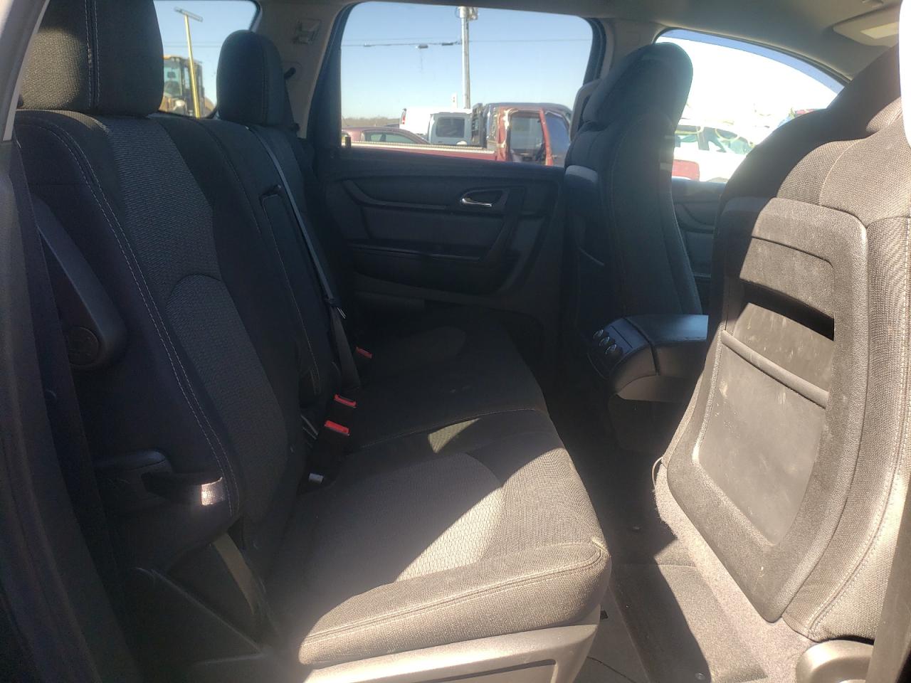 Photo 6 from auction – 2017 CHEVROLET TRAVERSE L with VIN 1GNKRGKD1HJ193926