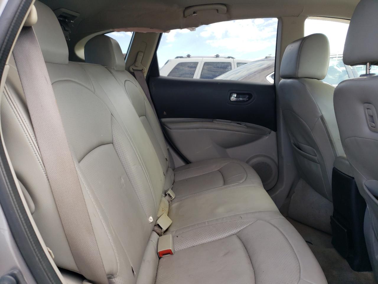 Photo 6 from auction – 2011 NISSAN ROGUE S with VIN JN8AS5MT7BW570100