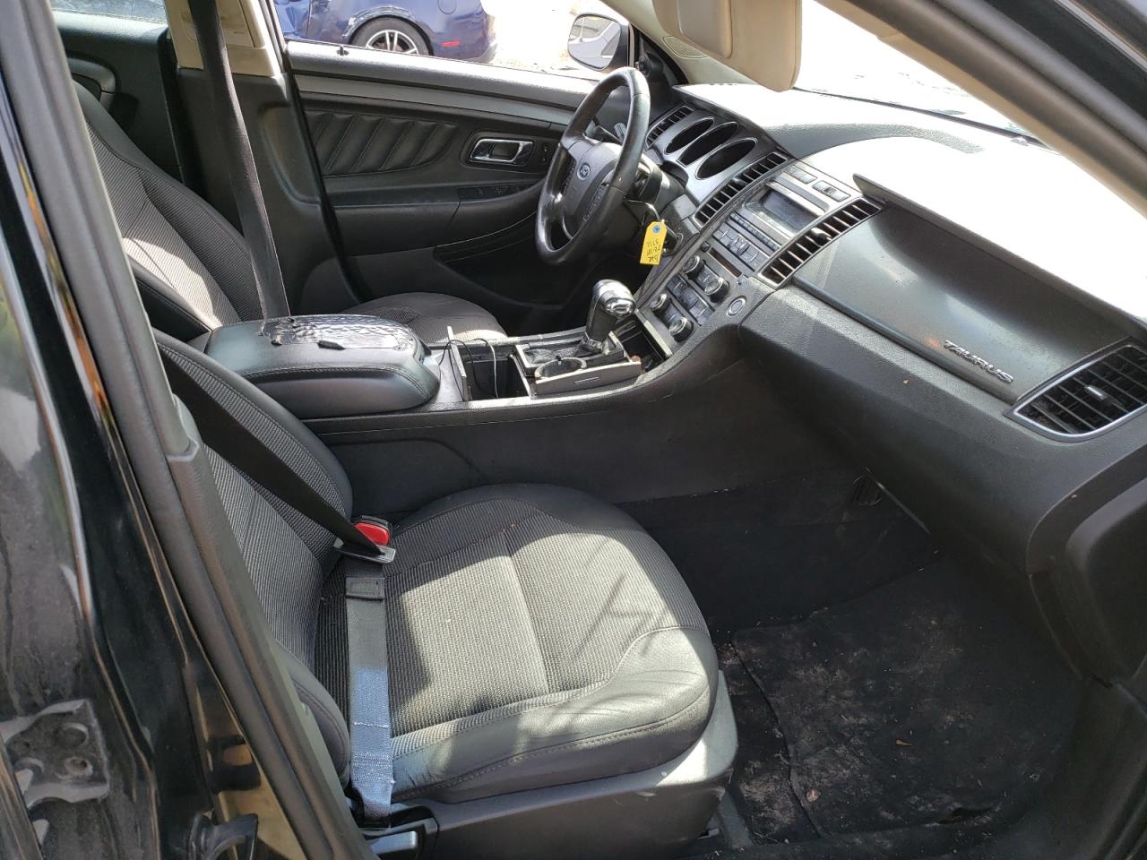 Photo 5 from auction – 2011 FORD TAURUS SEL with VIN 1FAHP2HW5BG143772