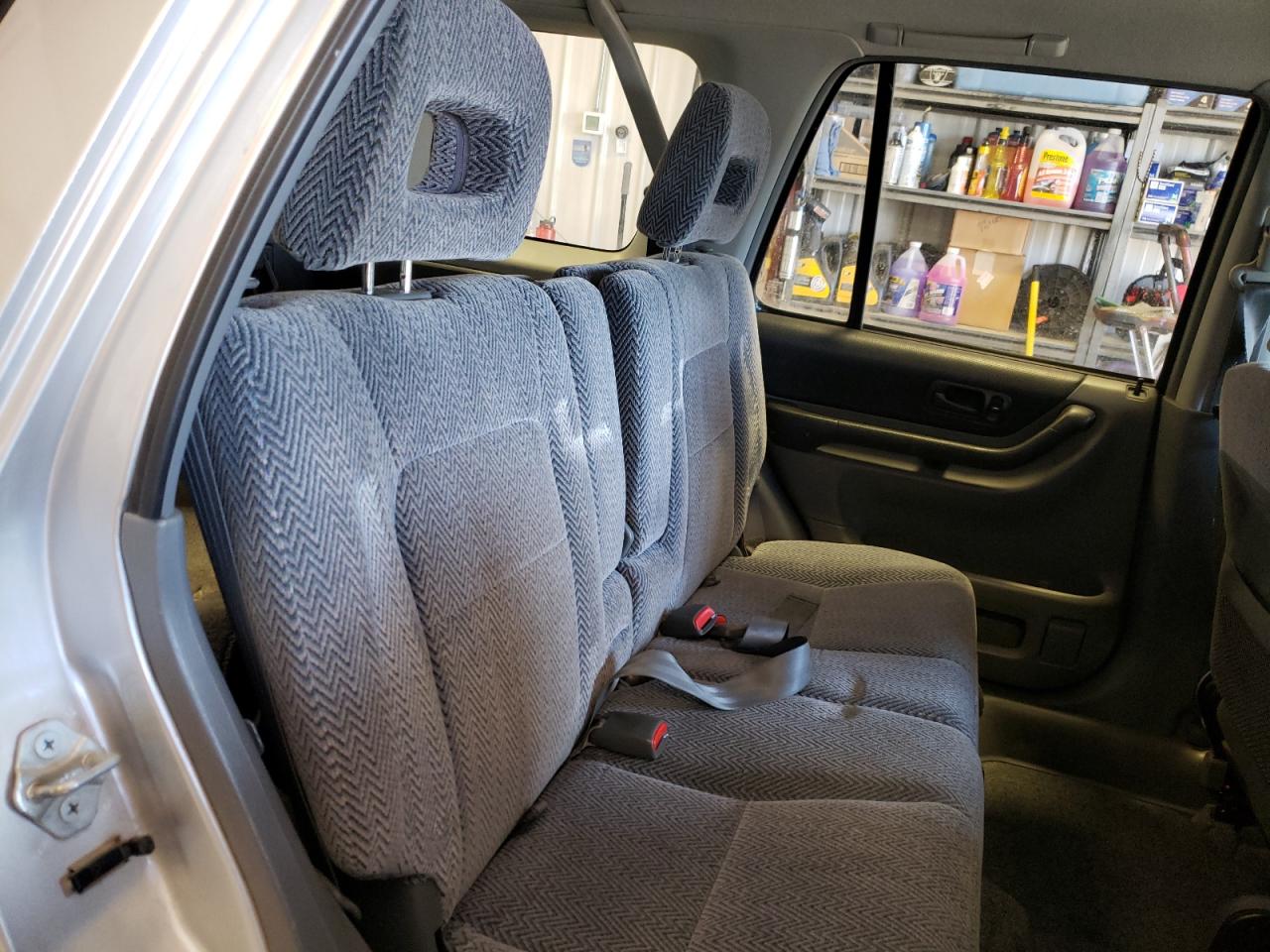 Photo 6 from auction – 1998 HONDA CR-V EX with VIN JHLRD1769WC068190