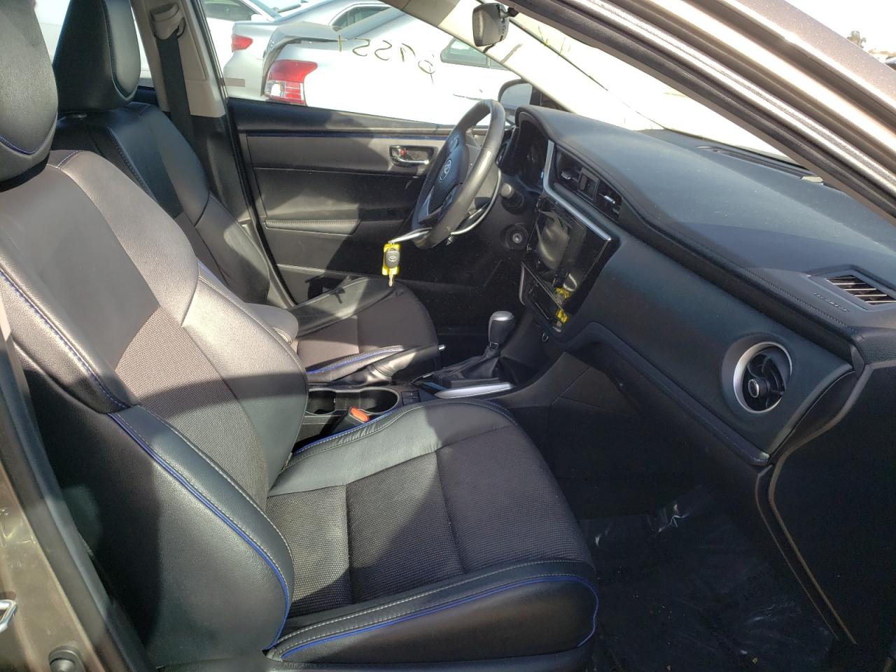 Photo 5 from auction – 2018 TOYOTA COROLLA L with VIN 5YFBURHE2JP788577