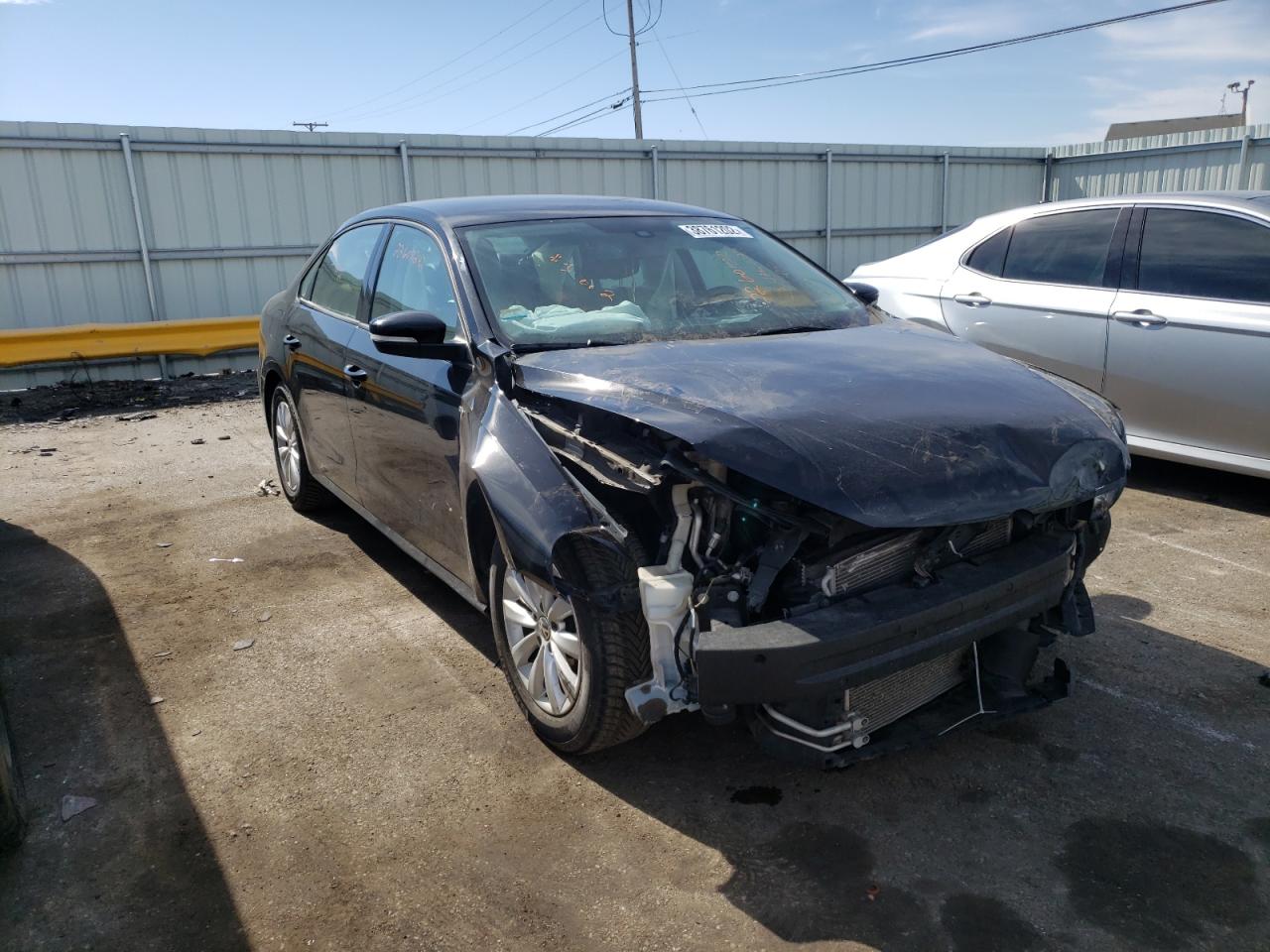 Photo 1 from auction – 2015 VOLKSWAGEN PASSAT S with VIN 1VWAT7A34FC013352