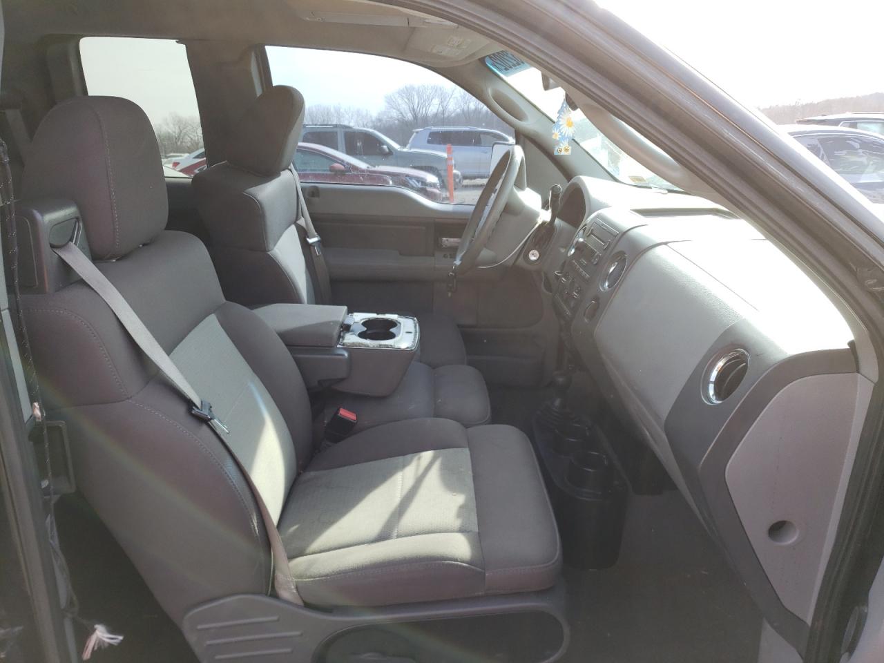 Photo 5 from auction – 2006 FORD F150 with VIN 1FTRX14W46NB57937