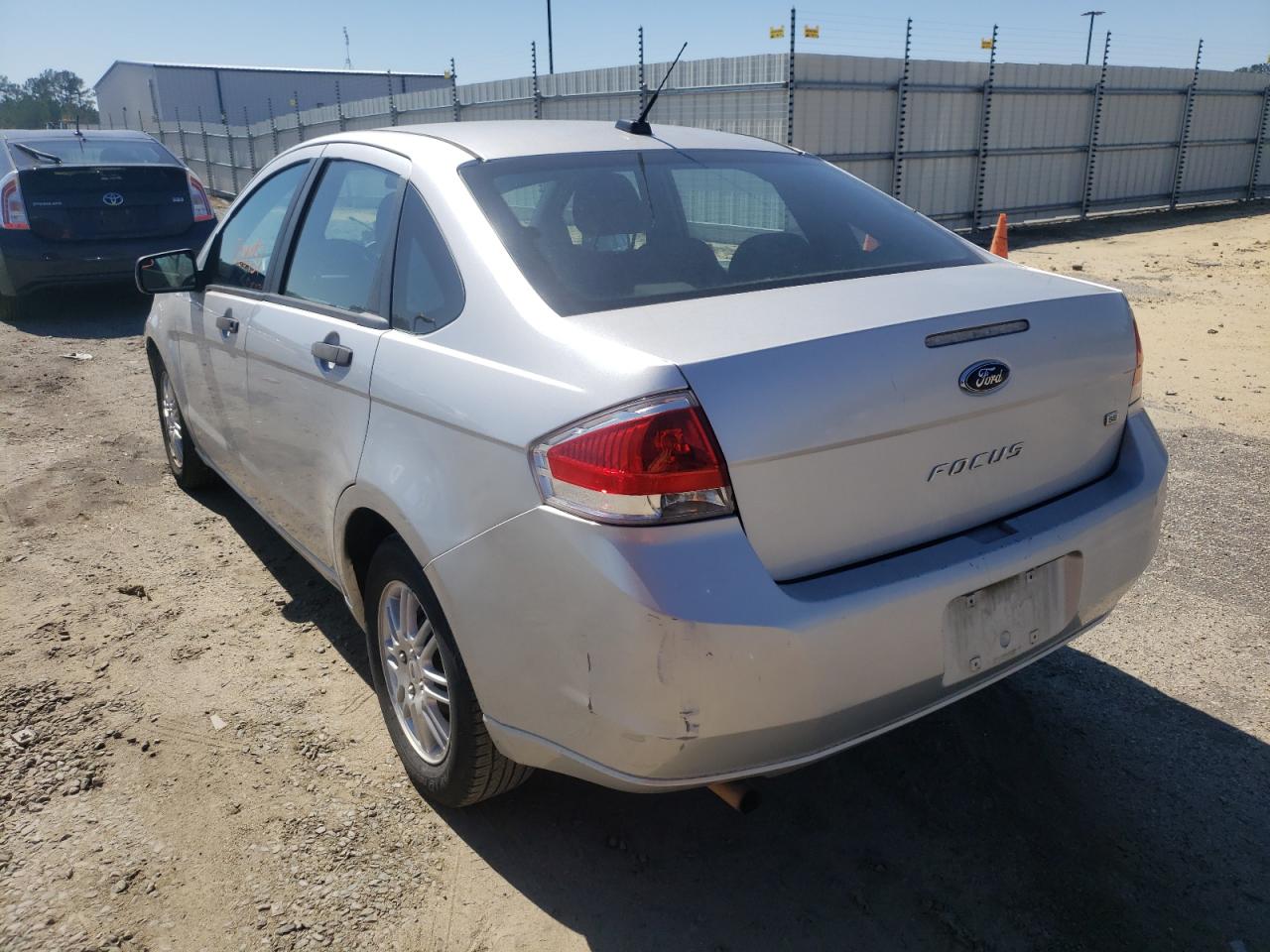 Photo 3 from auction – 2010 FORD FOCUS SE with VIN 1FAHP3FN7AW257714