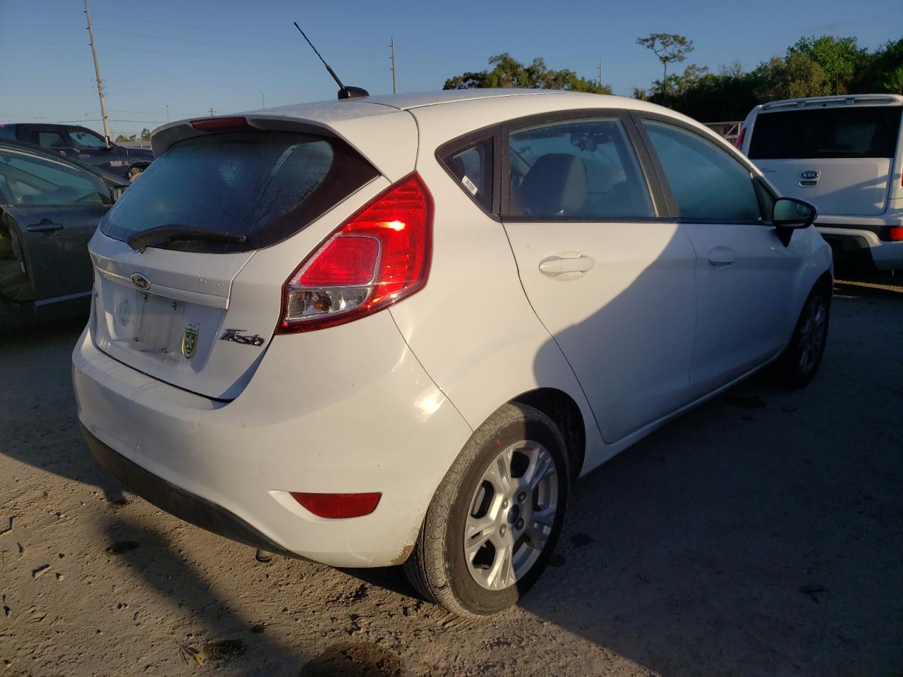 Photo 4 from auction – 2015 FORD FIESTA SE with VIN 3FADP4EJ3FM211114