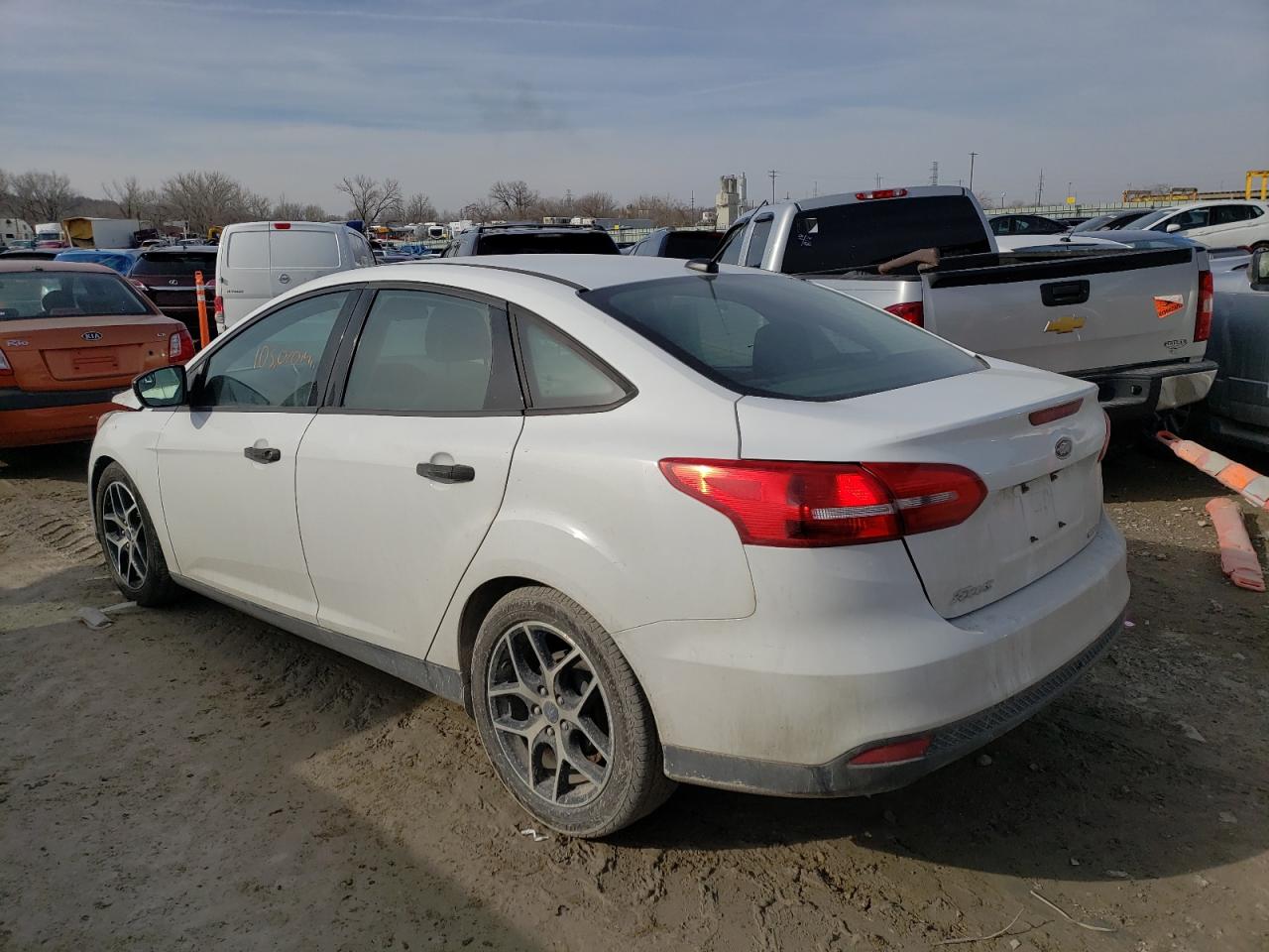 Photo 3 from auction – 2015 FORD FOCUS S with VIN 1FADP3E24FL375976