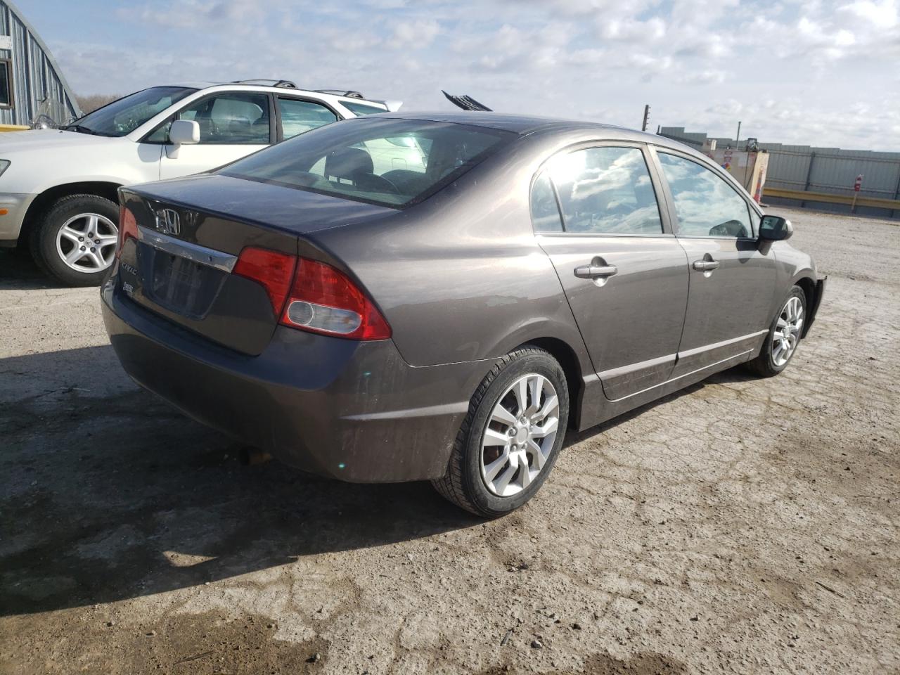 Photo 4 from auction – 2010 HONDA CIVIC LX with VIN 19XFA1F51AE056604