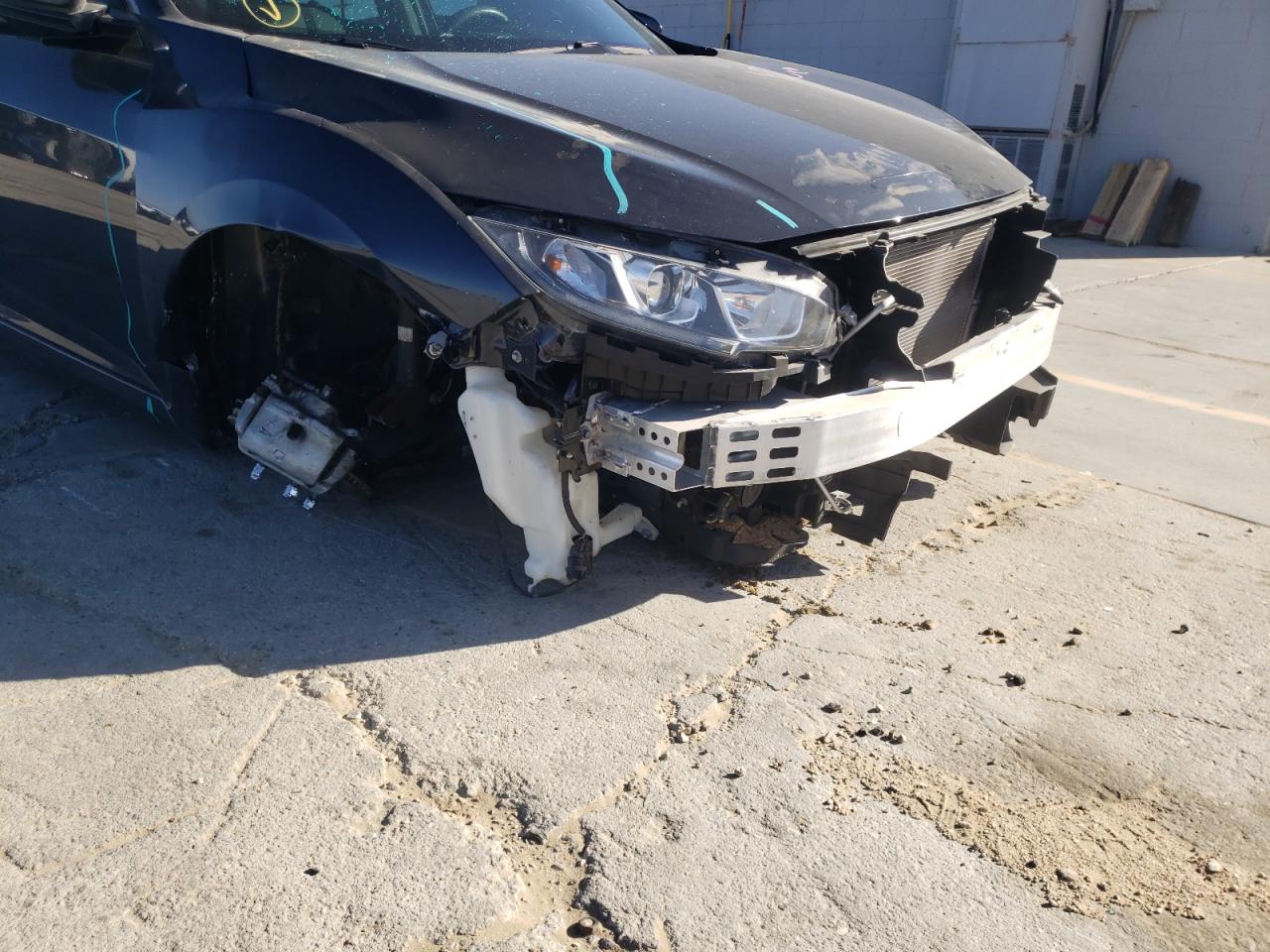 Photo 9 from auction – 2018 HONDA CIVIC EX with VIN 2HGFC2F72JH569805