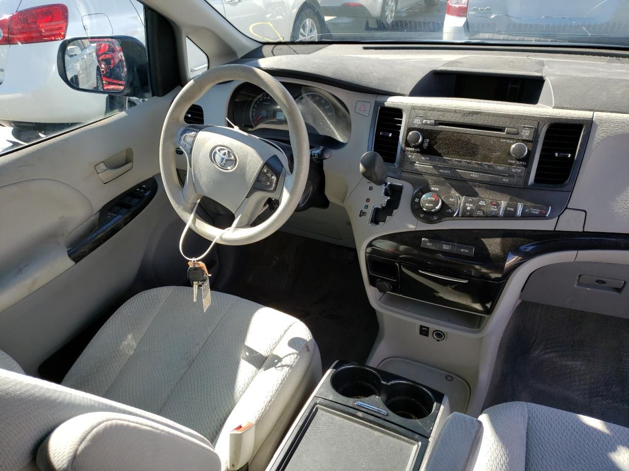Photo 9 from auction – 2013 TOYOTA SIENNA LE with VIN 5TDKK3DC9DS337214