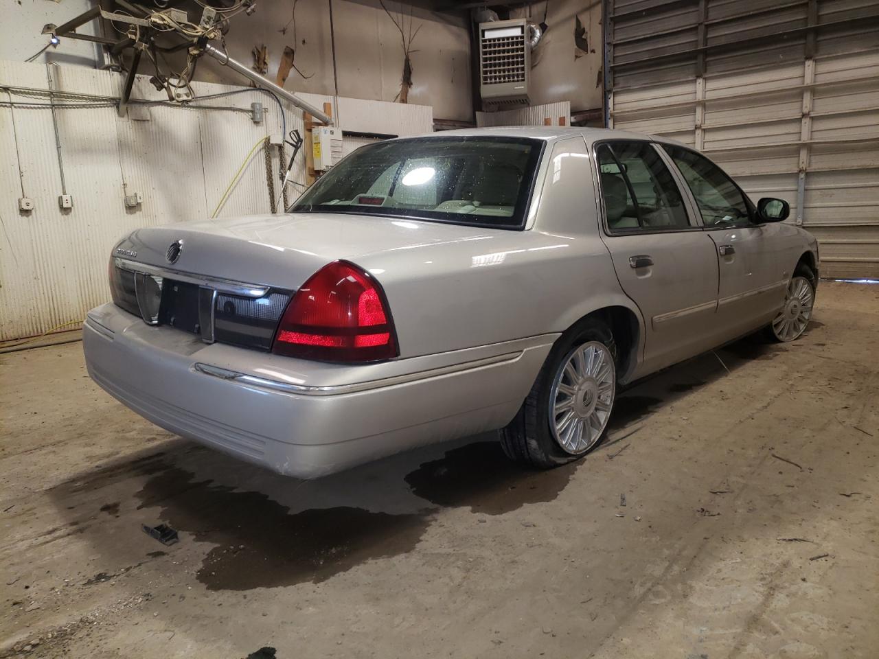 Photo 4 from auction – 2010 MERCURY GRAND MARQ with VIN 2MEBM7FV7AX624372