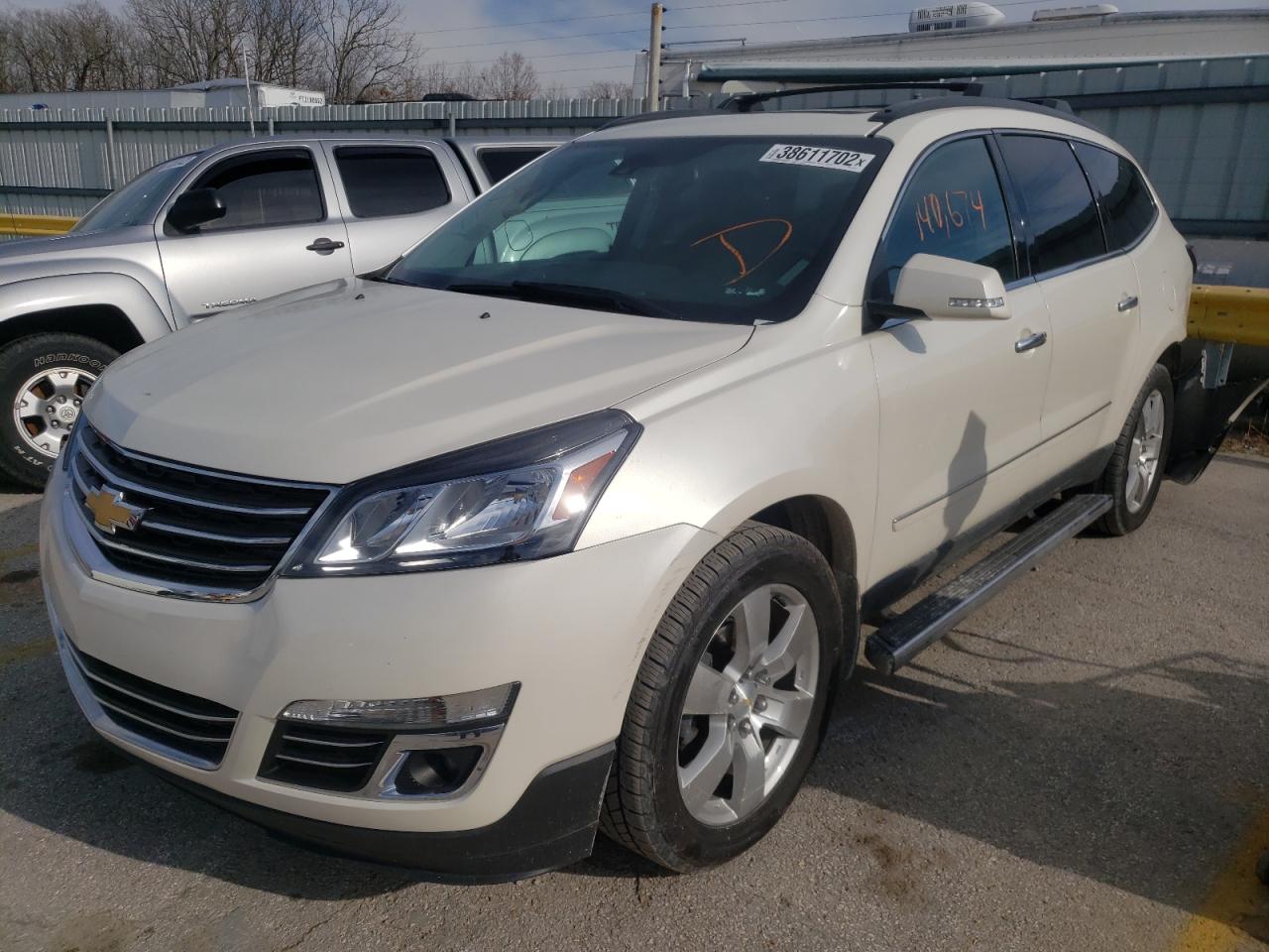 Photo 2 from auction – 2015 CHEVROLET TRAVERSE L with VIN 1GNKRJKD3FJ237791