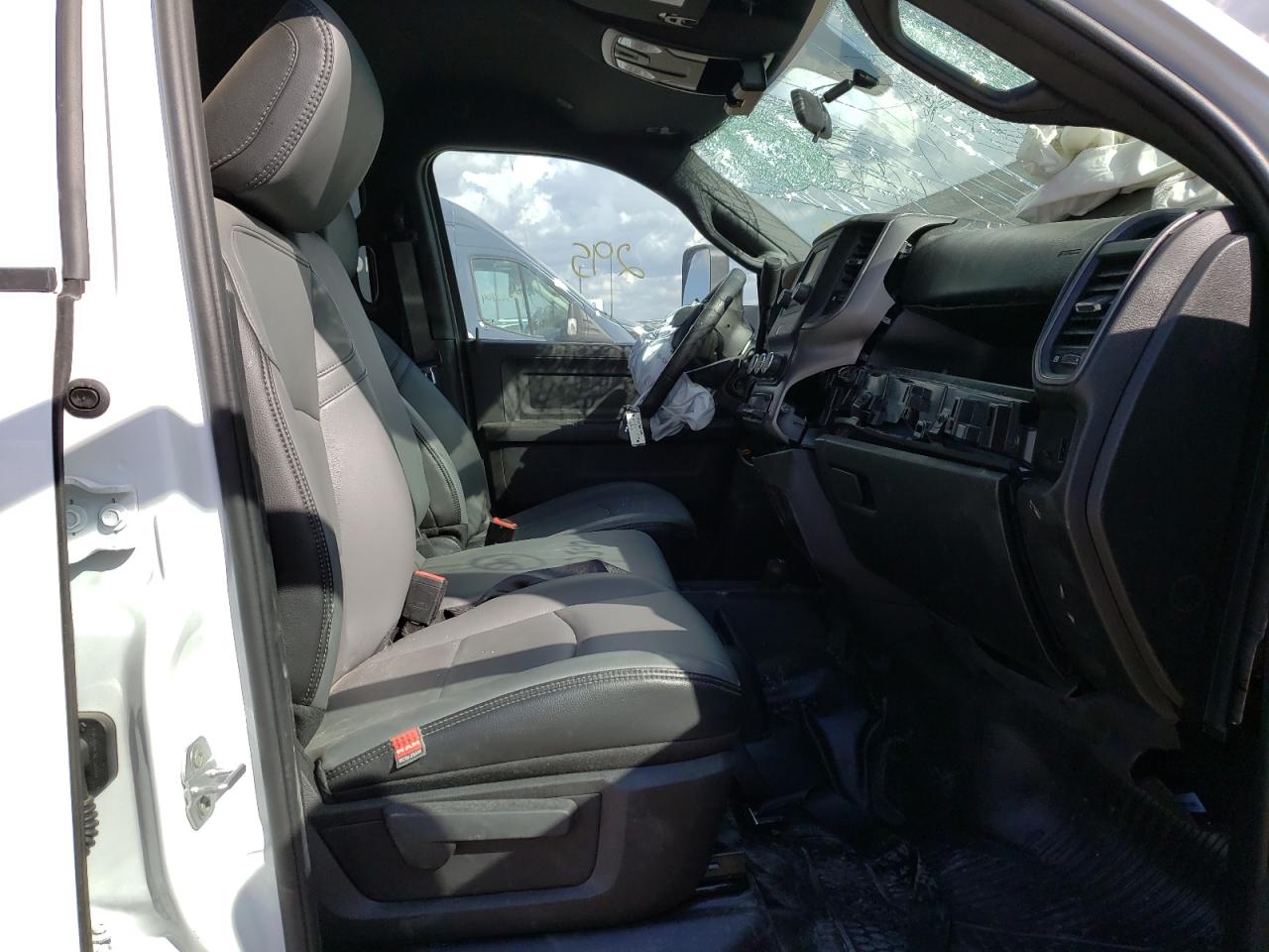 Photo 5 from auction – 2022 RAM 2500 TRADE with VIN 3C6UR5HL7NG202542