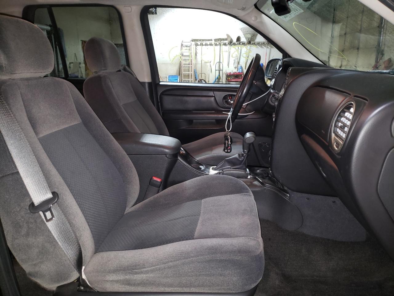 Photo 5 from auction – 2008 GMC ENVOY with VIN 1GKDT13S182223177
