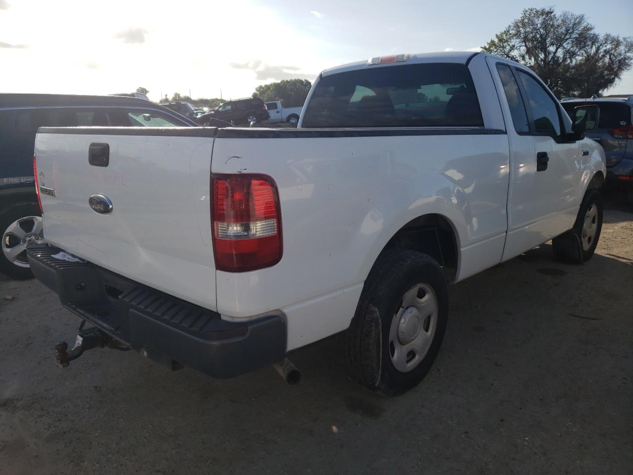 Photo 4 from auction – 2007 FORD F150 with VIN 1FTRF12207NA36049