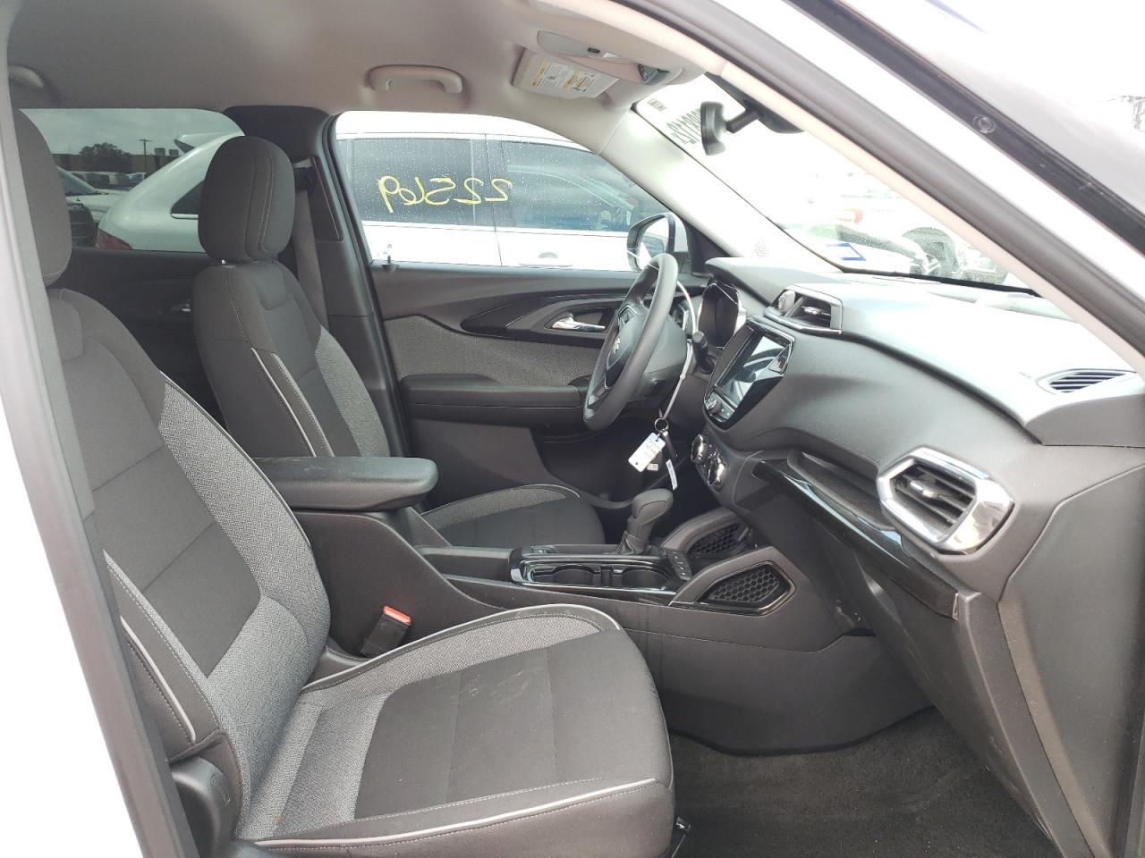 Photo 5 from auction – 2021 CHEVROLET TRAILBLAZE with VIN KL79MPSL2MB013044