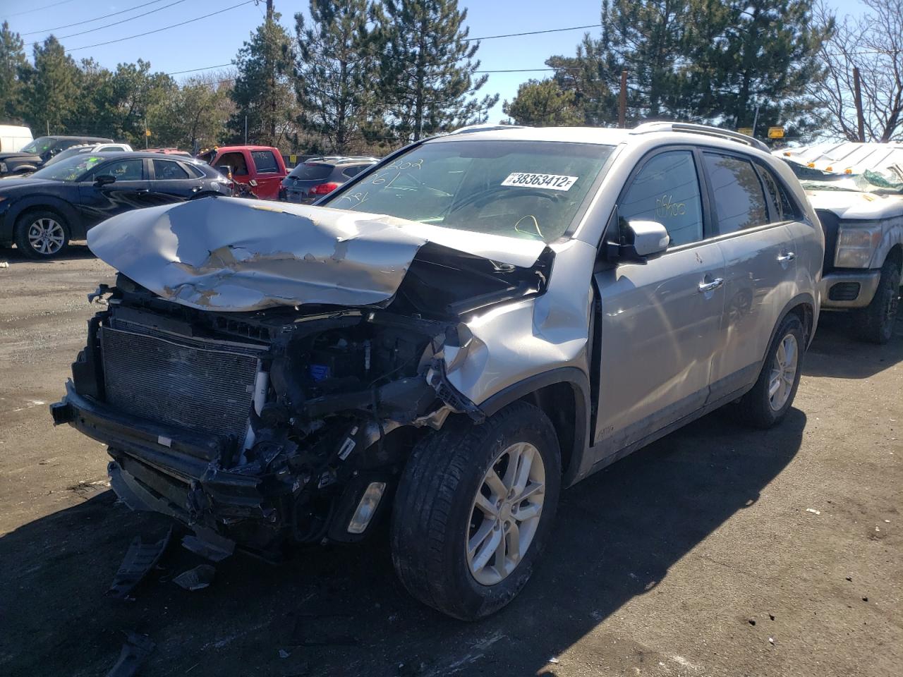 Photo 2 from auction – 2015 KIA SORENTO LX with VIN 5XYKTCA67FG571475