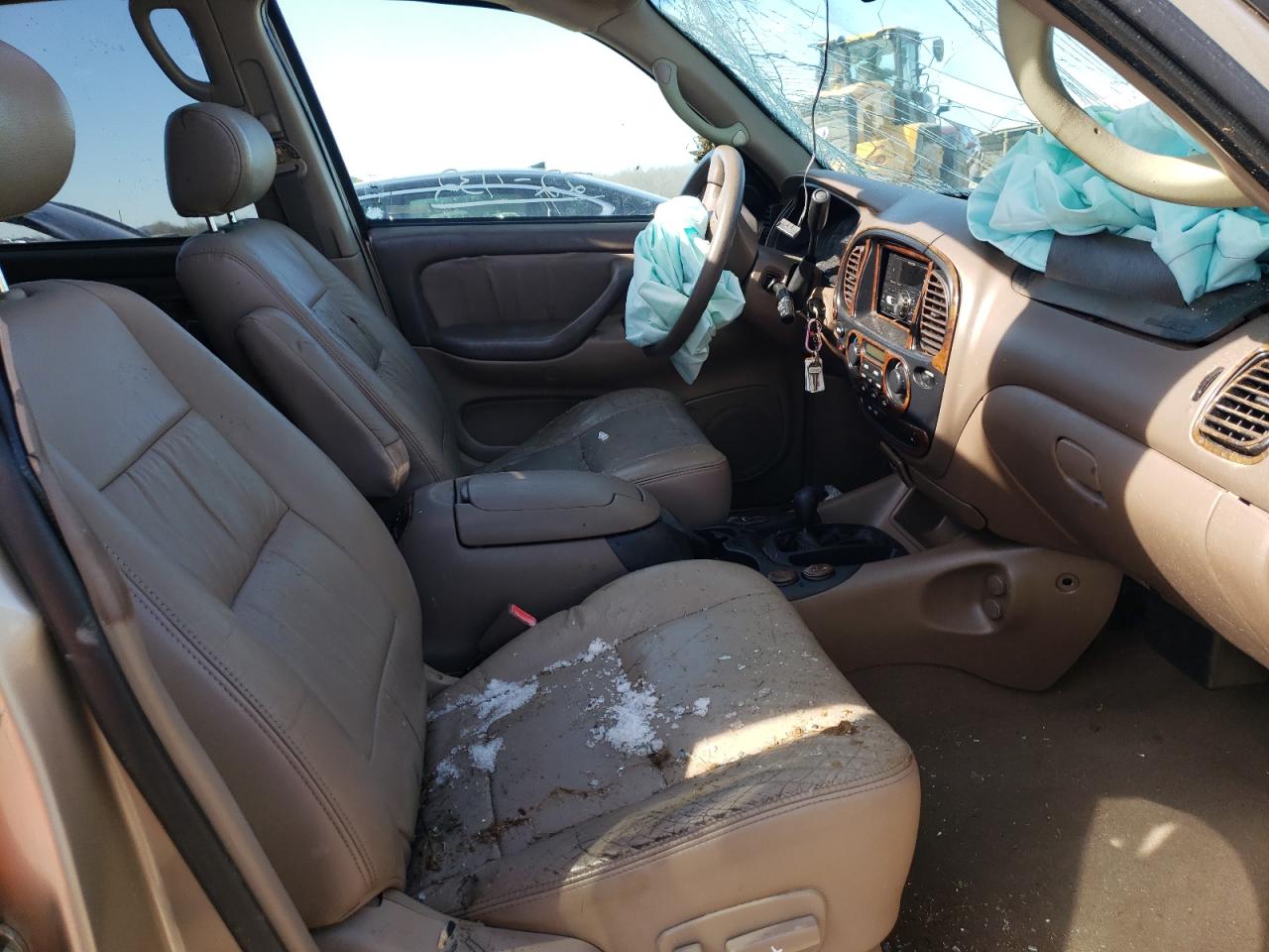 Photo 5 from auction – 2001 TOYOTA SEQUOIA SR with VIN 5TDBT44A01S022847