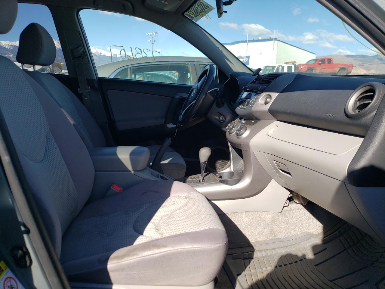 Photo 5 from auction – 2007 TOYOTA RAV4 with VIN JTMBD33V075114163