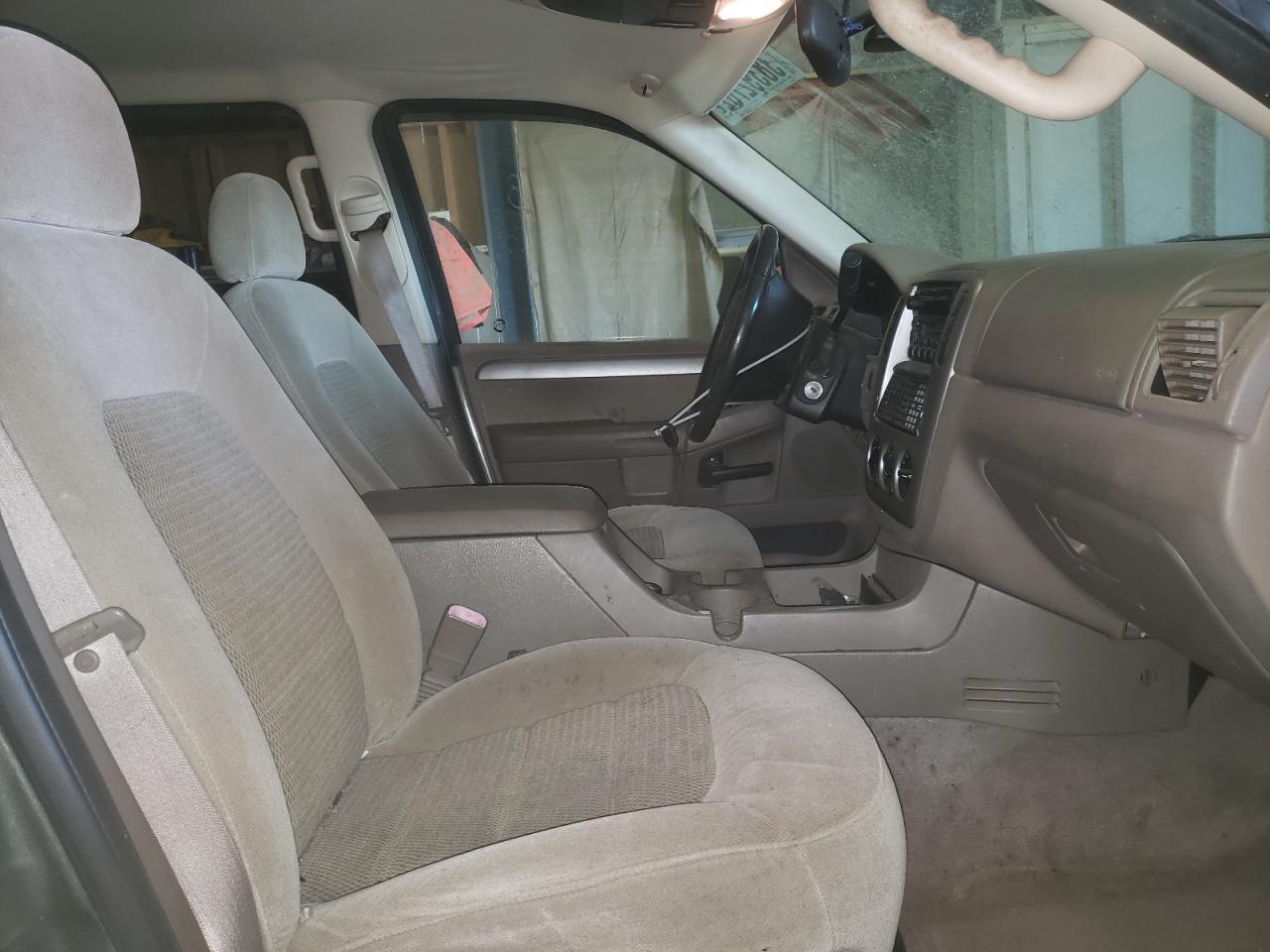 Photo 5 from auction – 2004 FORD EXPLORER X with VIN 1FMZU73KX4ZB14683