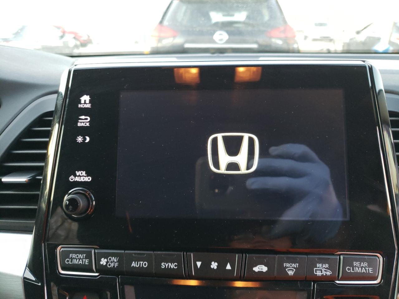 Photo 9 from auction – 2018 HONDA ODYSSEY EL with VIN 5FNRL6H94JB013311