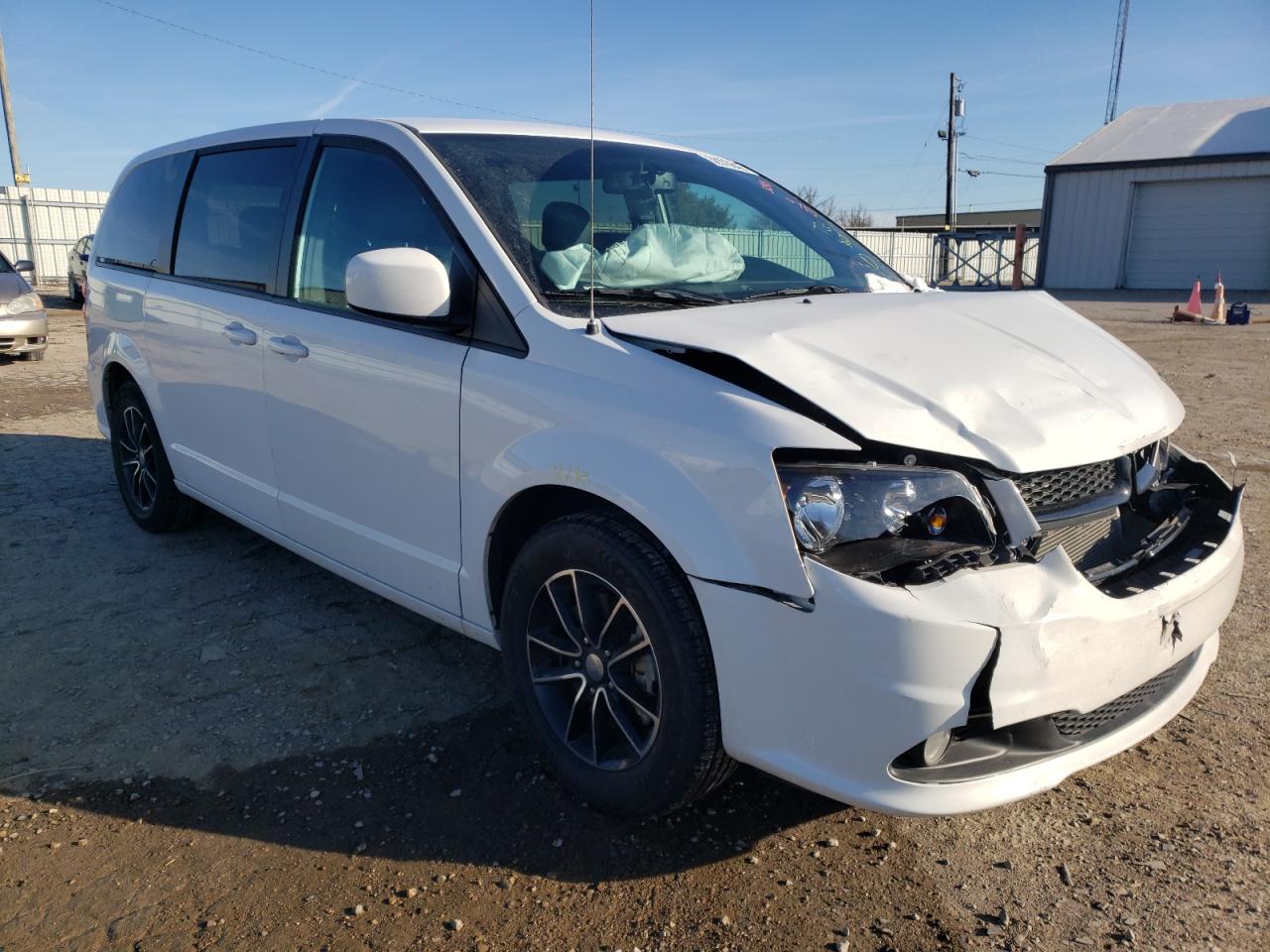 DODGE GRAND CARA 2018 with VIN 2C4RDGCG5JR173243 - Photo from auction