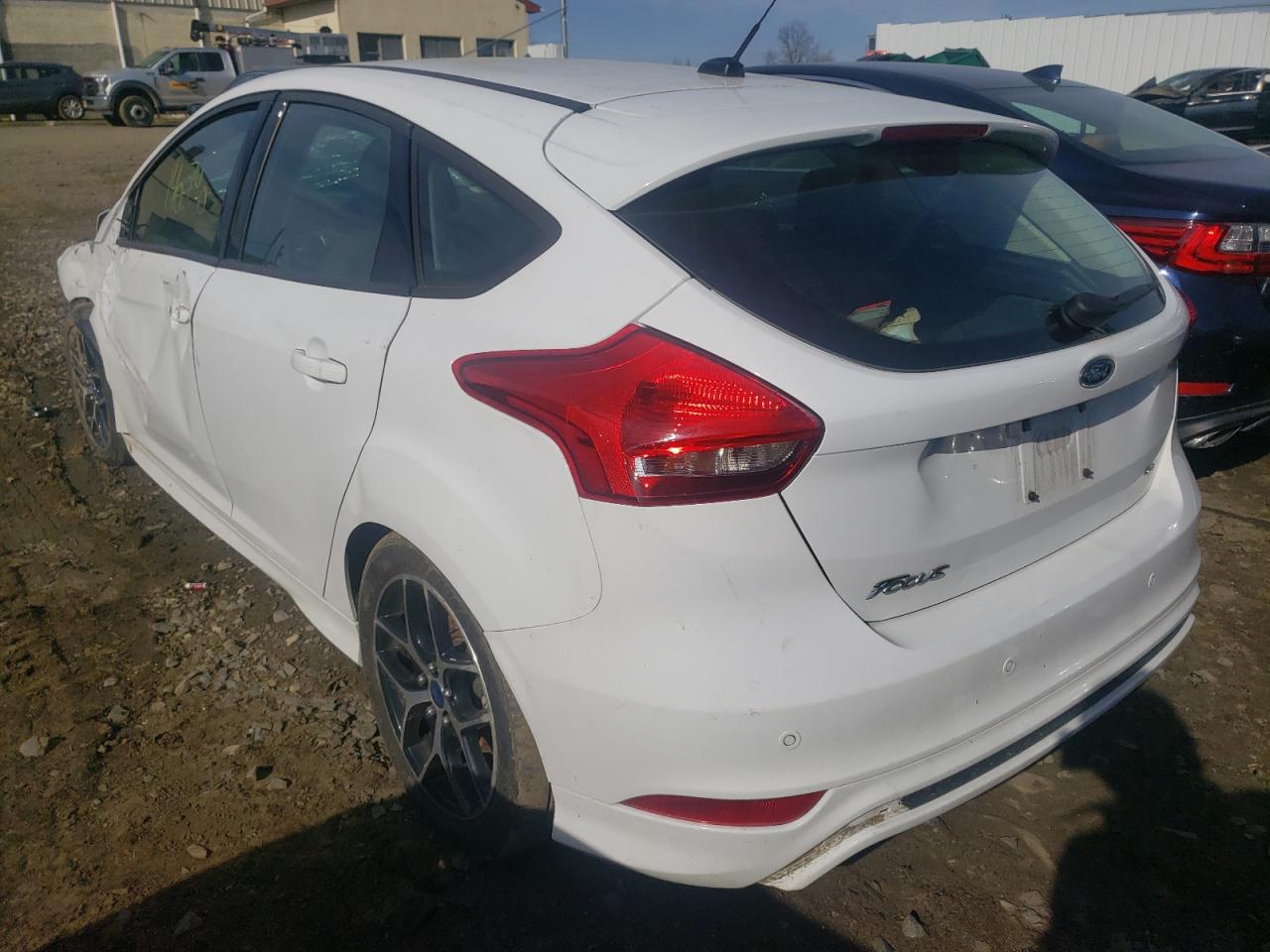 Photo 3 from auction – 2015 FORD FOCUS SE with VIN 1FADP3K28FL353354