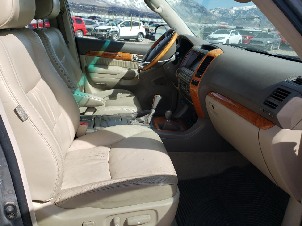 Photo 5 from auction – 2005 LEXUS GX 470 with VIN JTJBT20X050085659