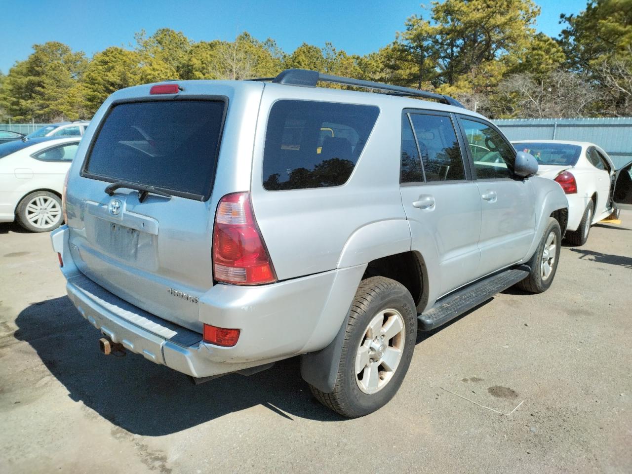 Photo 4 from auction – 2005 TOYOTA 4RUNNER SR with VIN JTEBU14R150061050